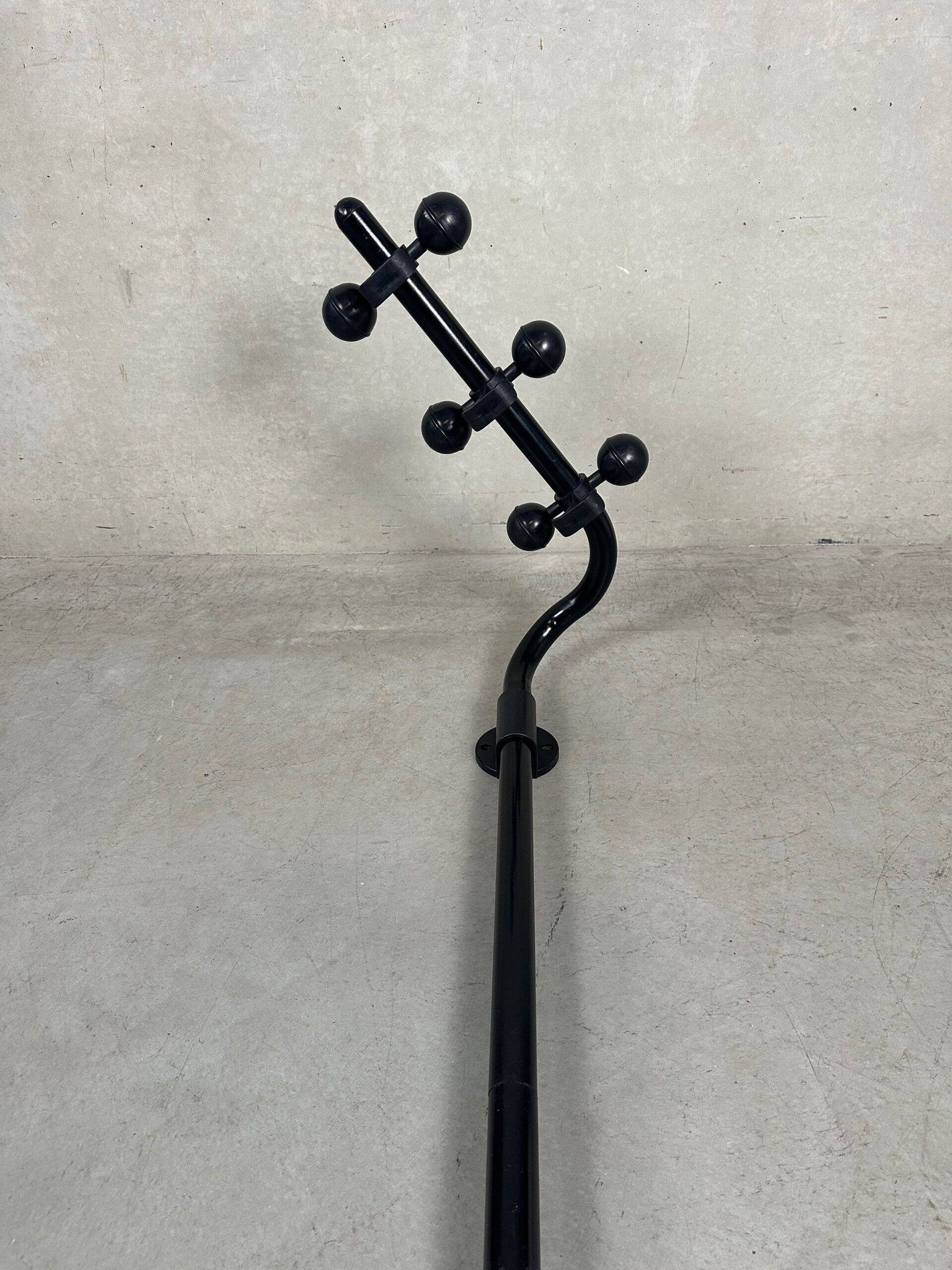 Design Giro wall coat rack – Magis – 1978