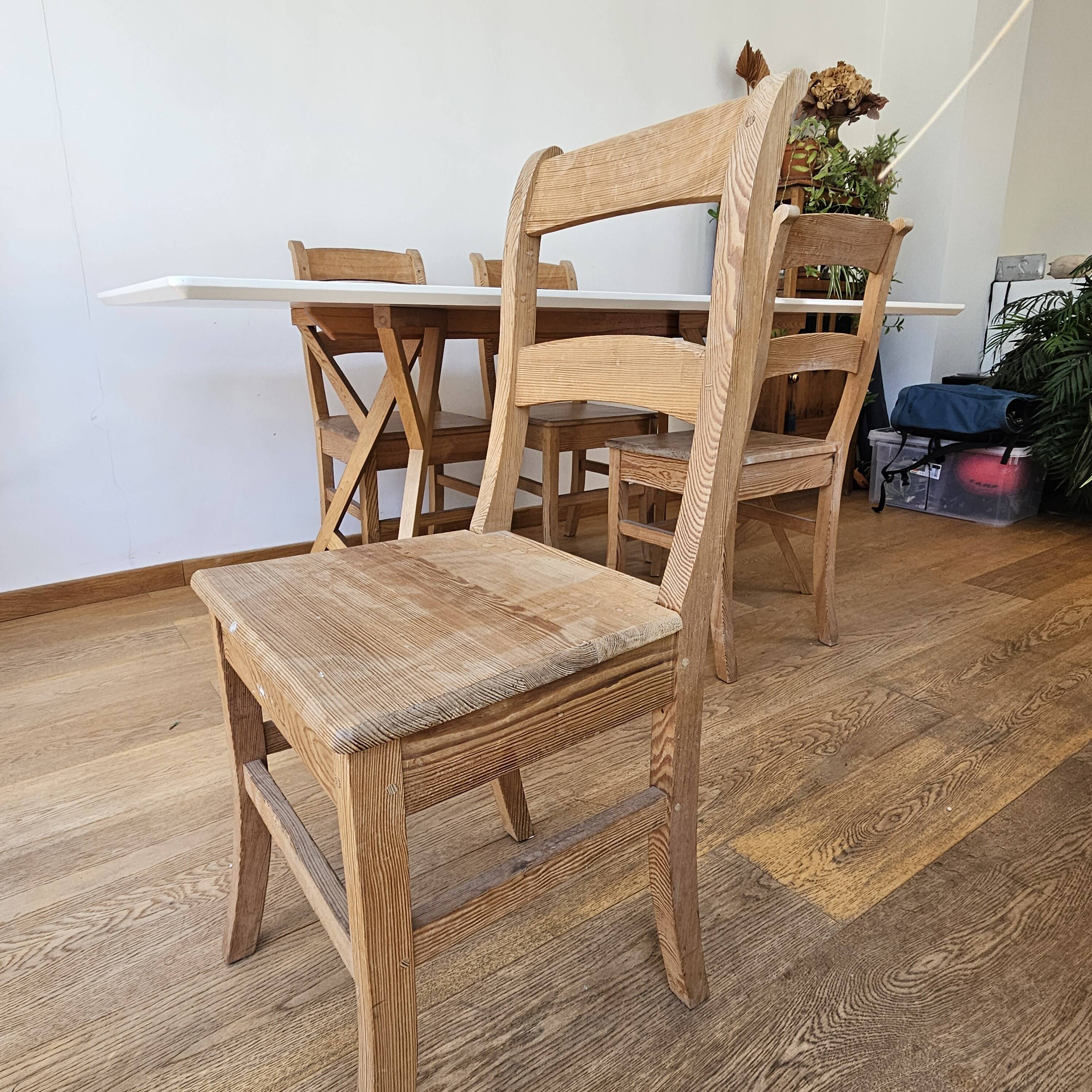 Vintage design table (Style Ouelette X Etch&Bolts) + Chairs