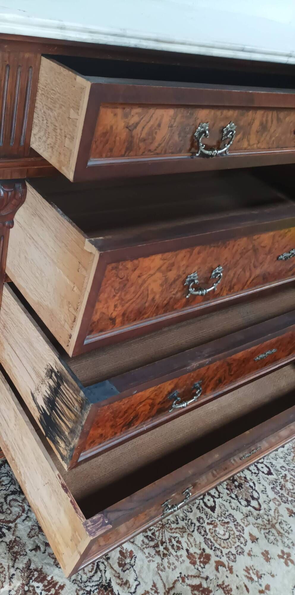 Neo-Renaissance Henri II chest of drawers in walnut burr