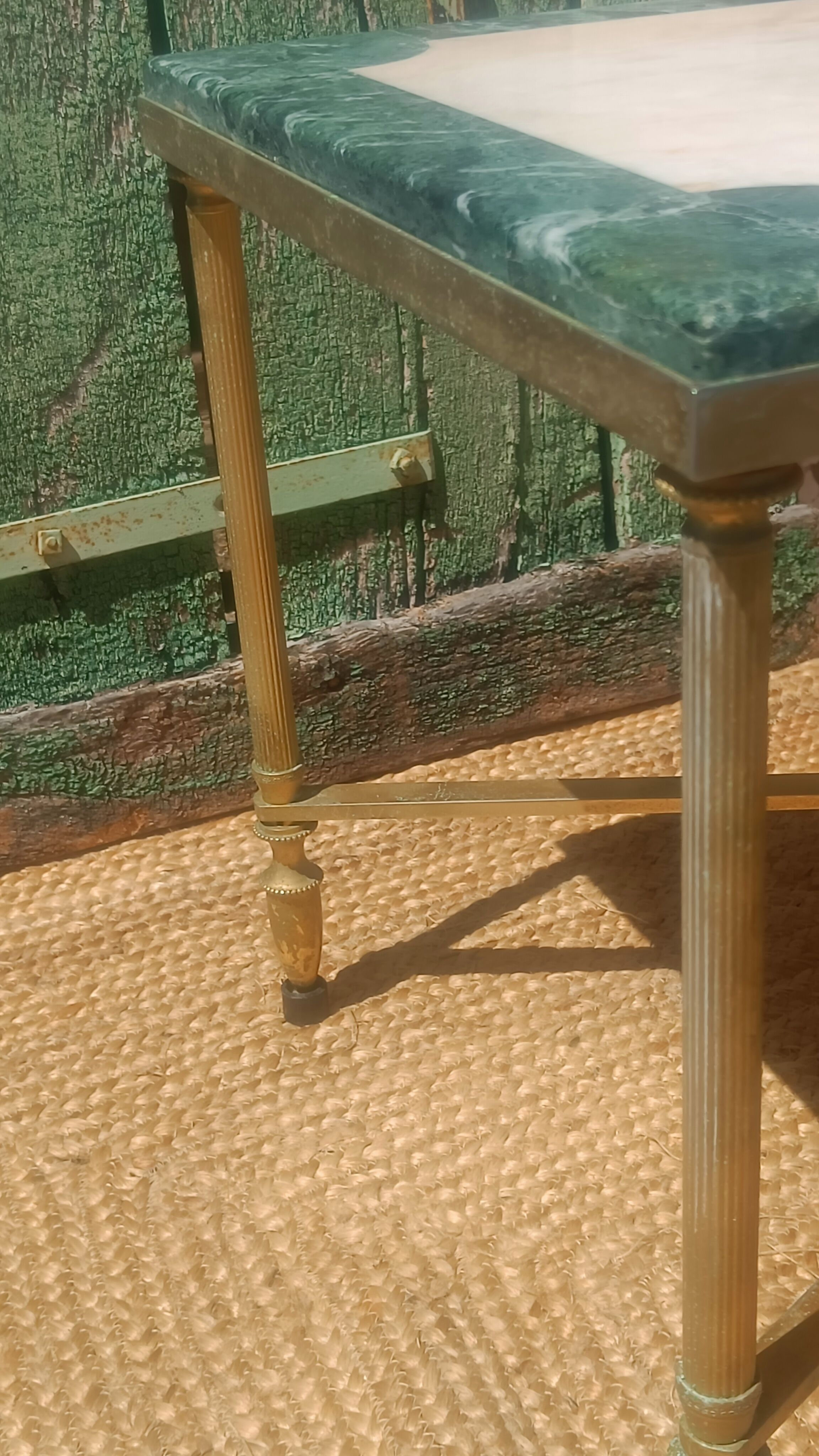 Table basse en marbre et laiton, style Maison Jansen, années 1970