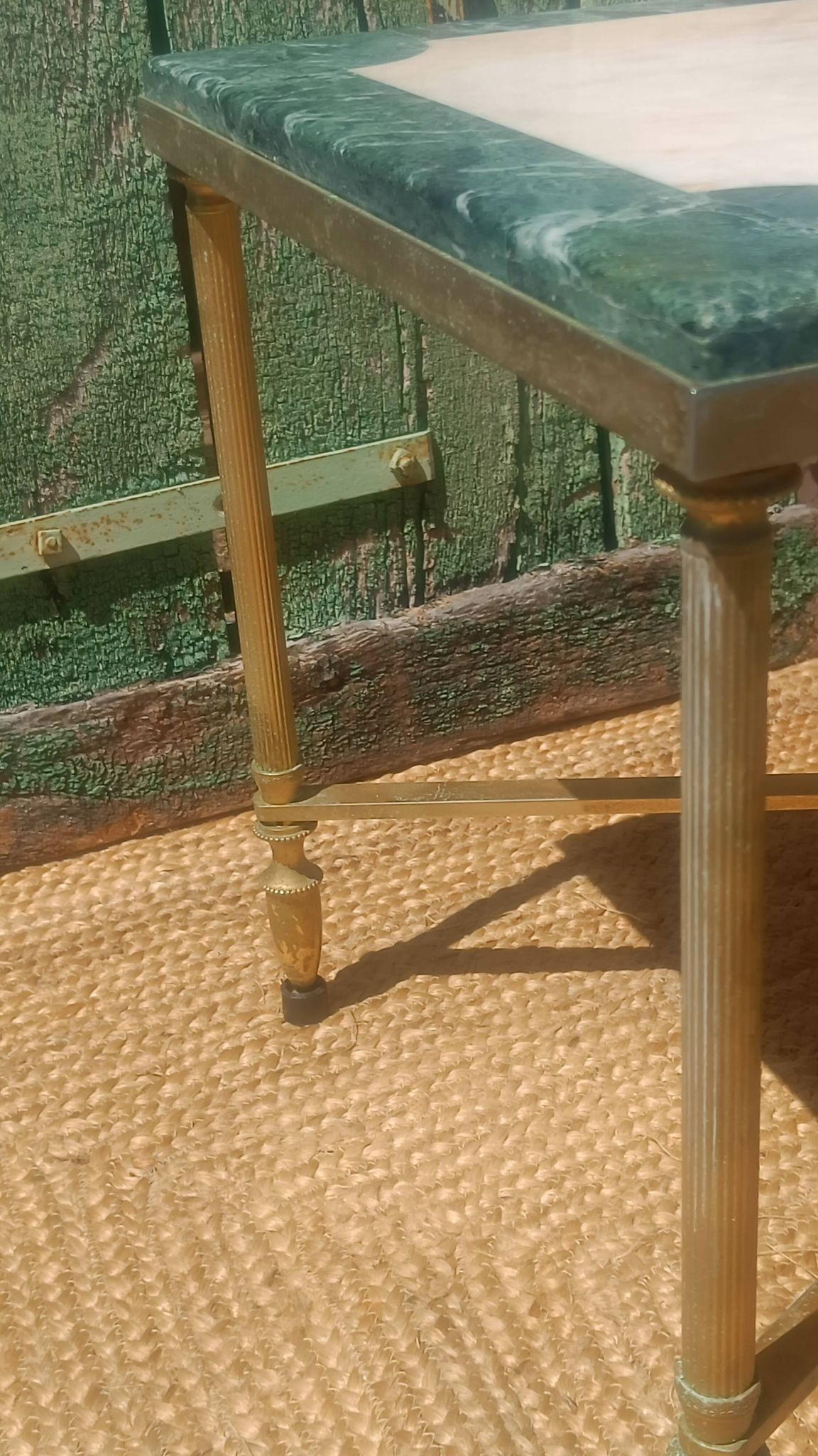 Table basse en marbre et laiton, style Maison Jansen, années 1970