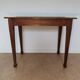 Spindle-legged desk