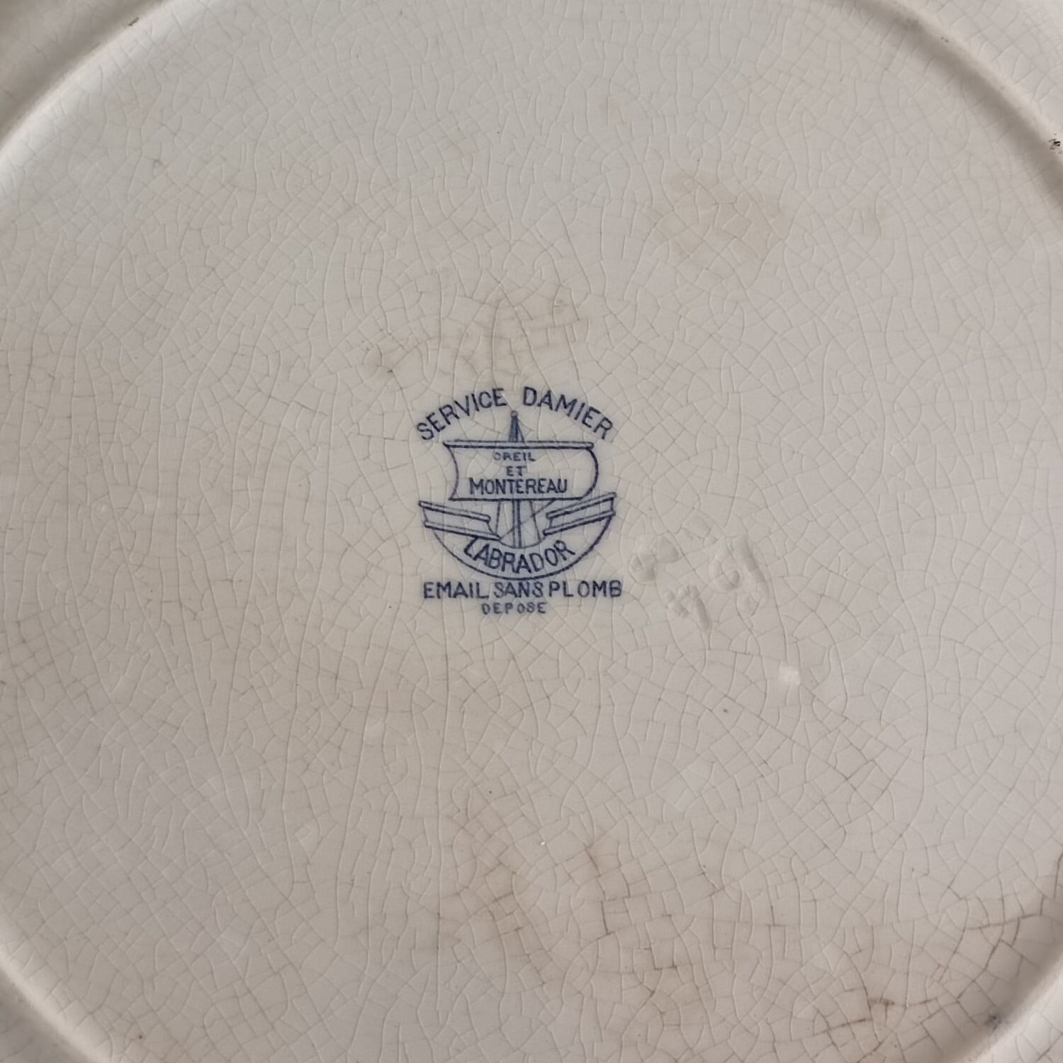 Round iron earth dish Creil and Montereau