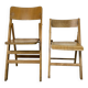 Paire de chaise pliante dépareillés en bois