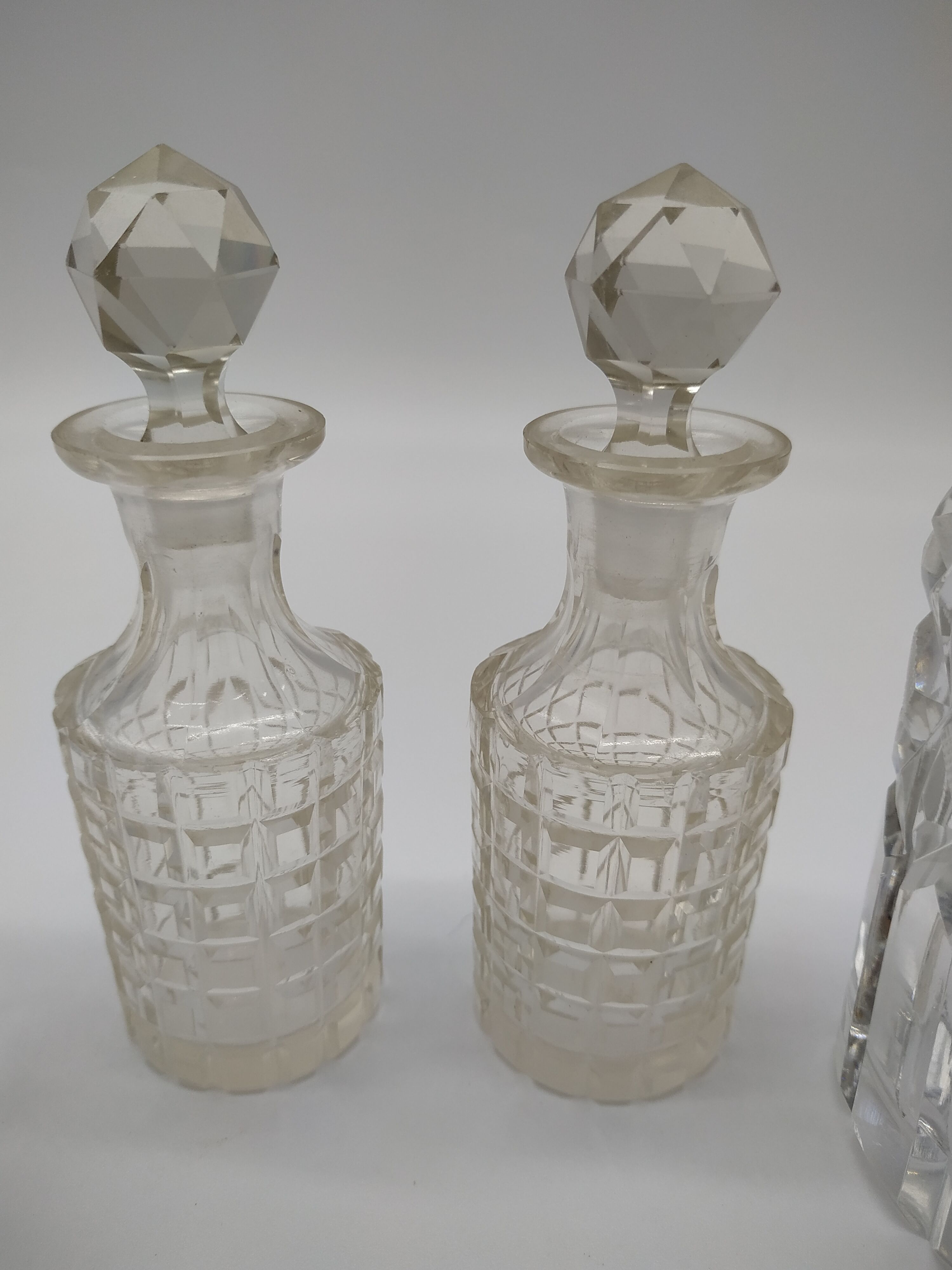 Série de 4 flacons en cristal de baccarat
