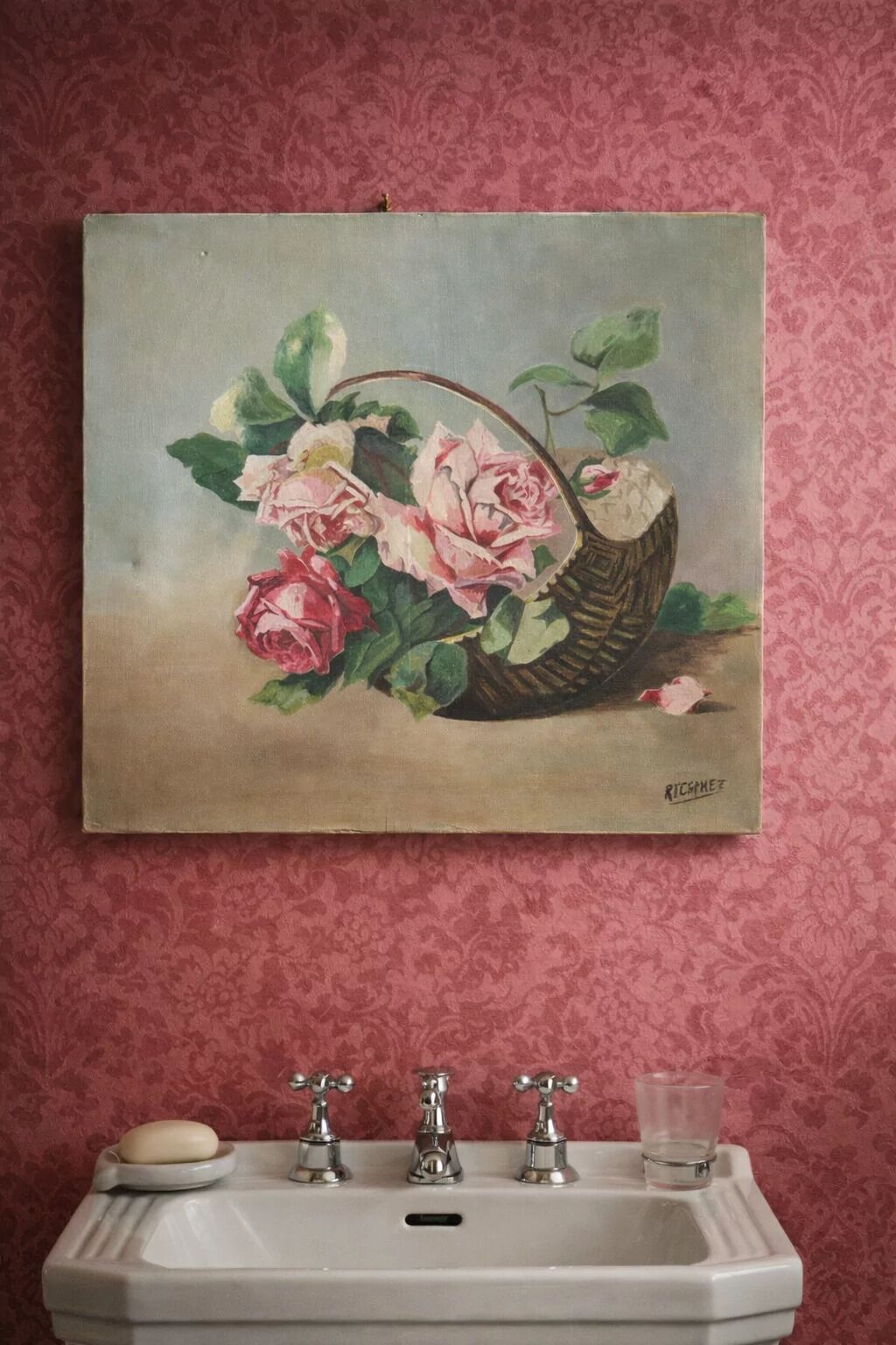 Old table flowers – oil on canvas – roses in a basket – the bucolic invitation
