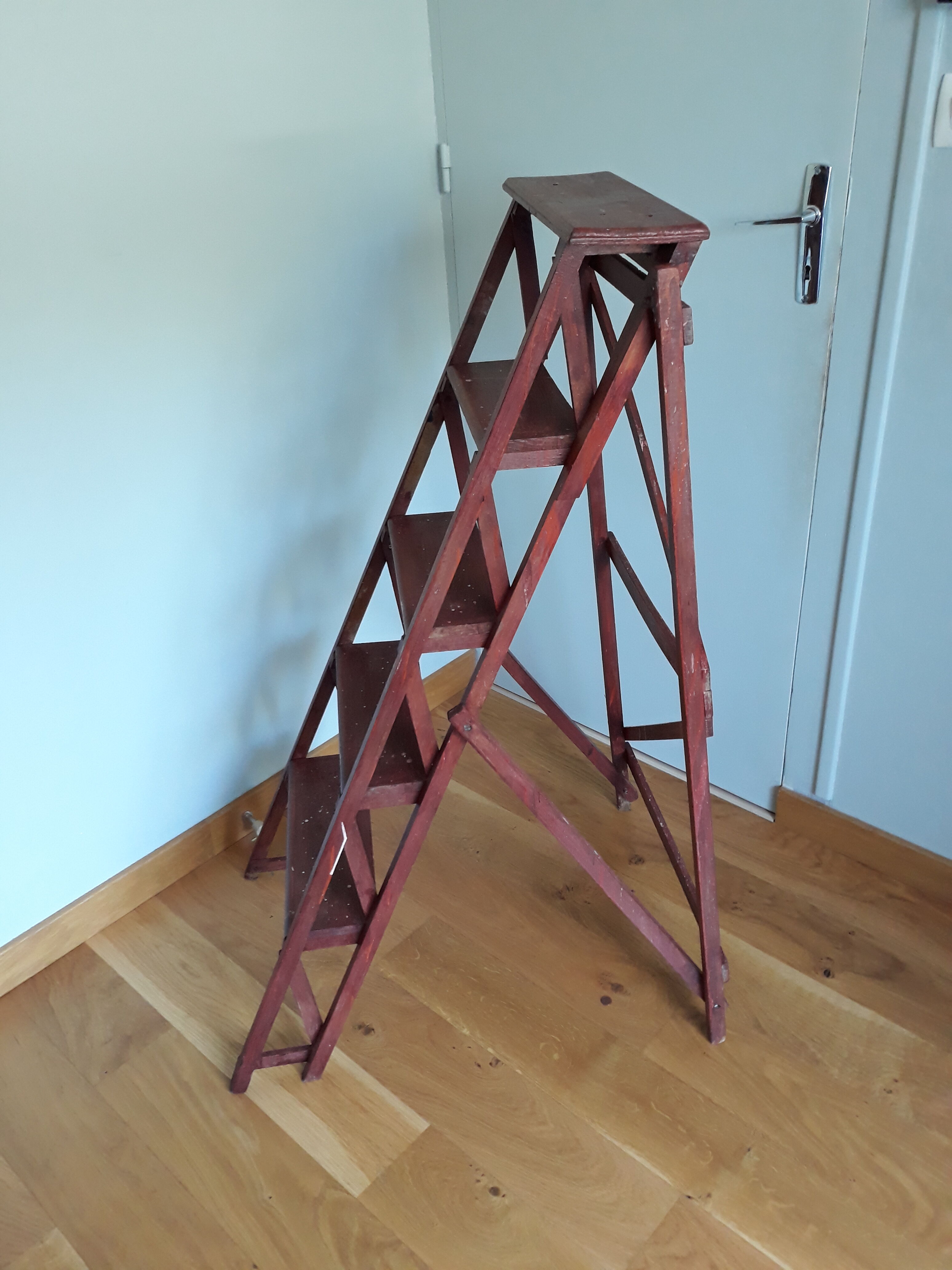 Wooden painter's stepladder