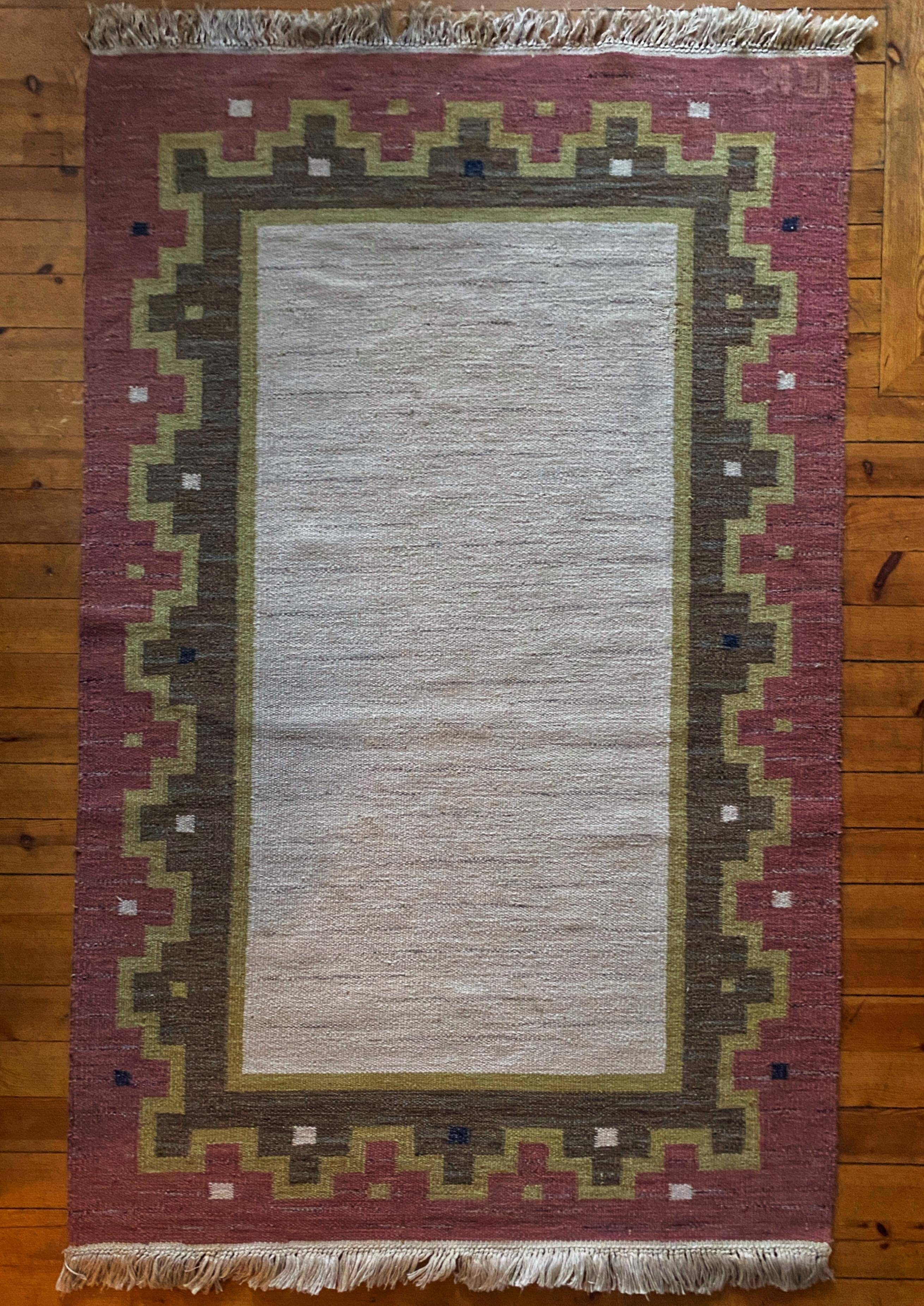 Tapis à tissage plat Röllakan rose et blanc moderne scandinave, Suède, années 1960.