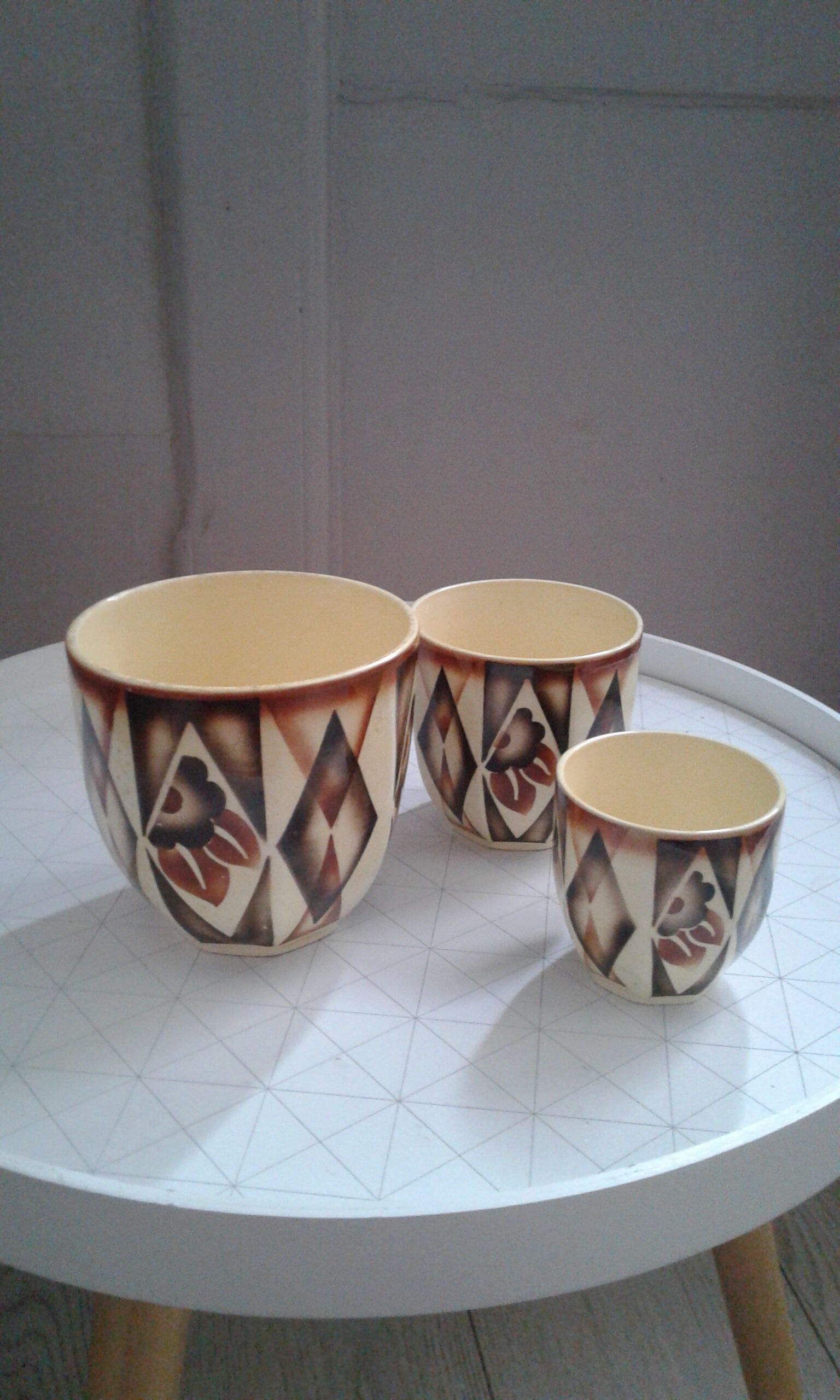 Hidden art deco pots