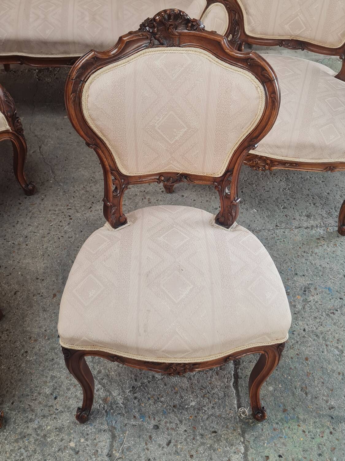 Salon 5 pièces en noyer Louis XV