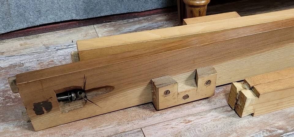 Lit de centre style louis XVI en Noyer massif vers 1880