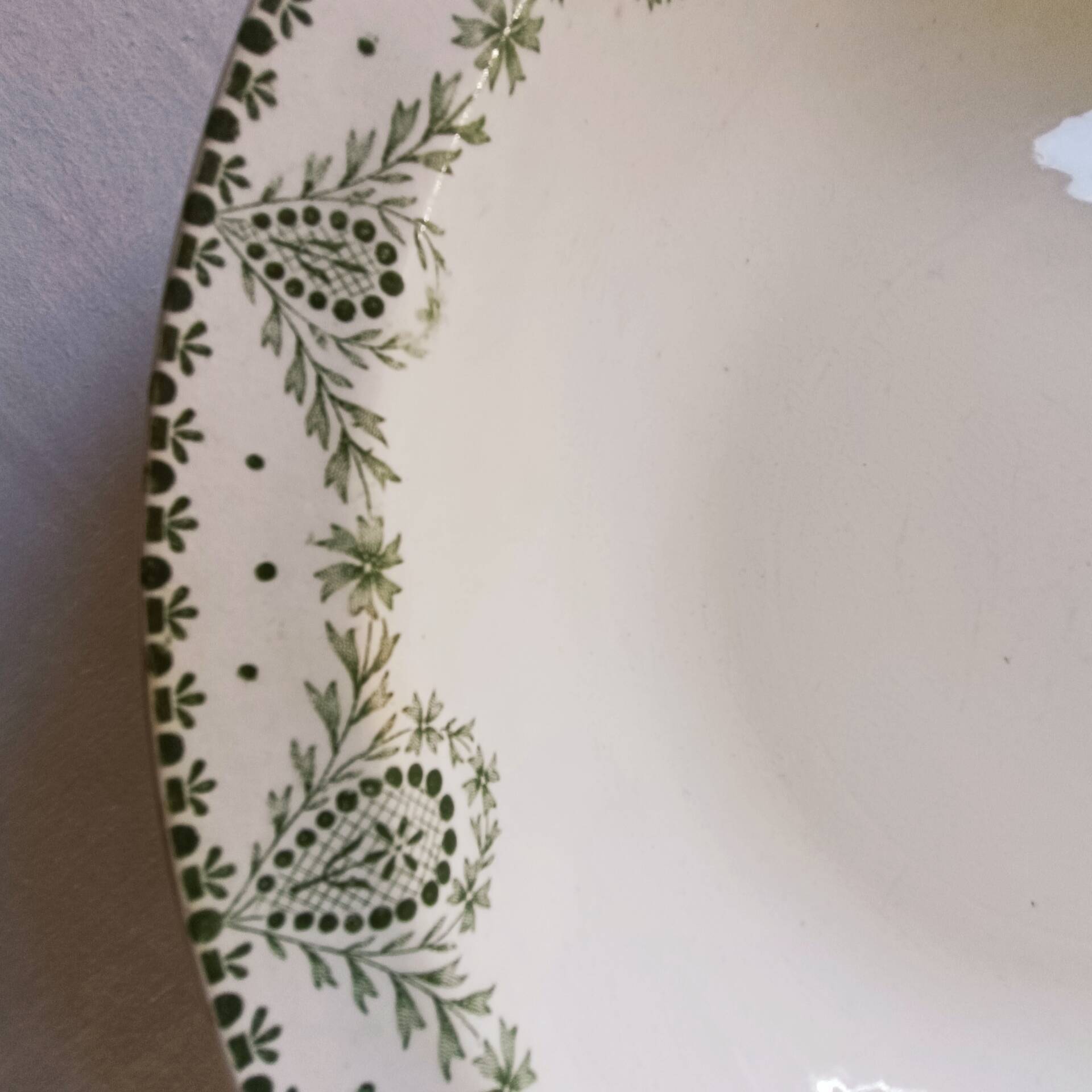 Antique deep dish in ironstone – Creil and Montereau, Brux model.