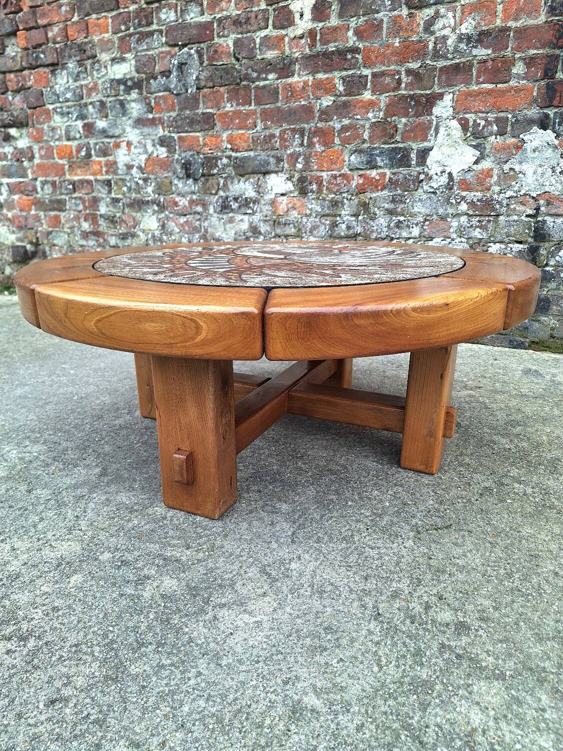 Table basse vintage en orme et céramique