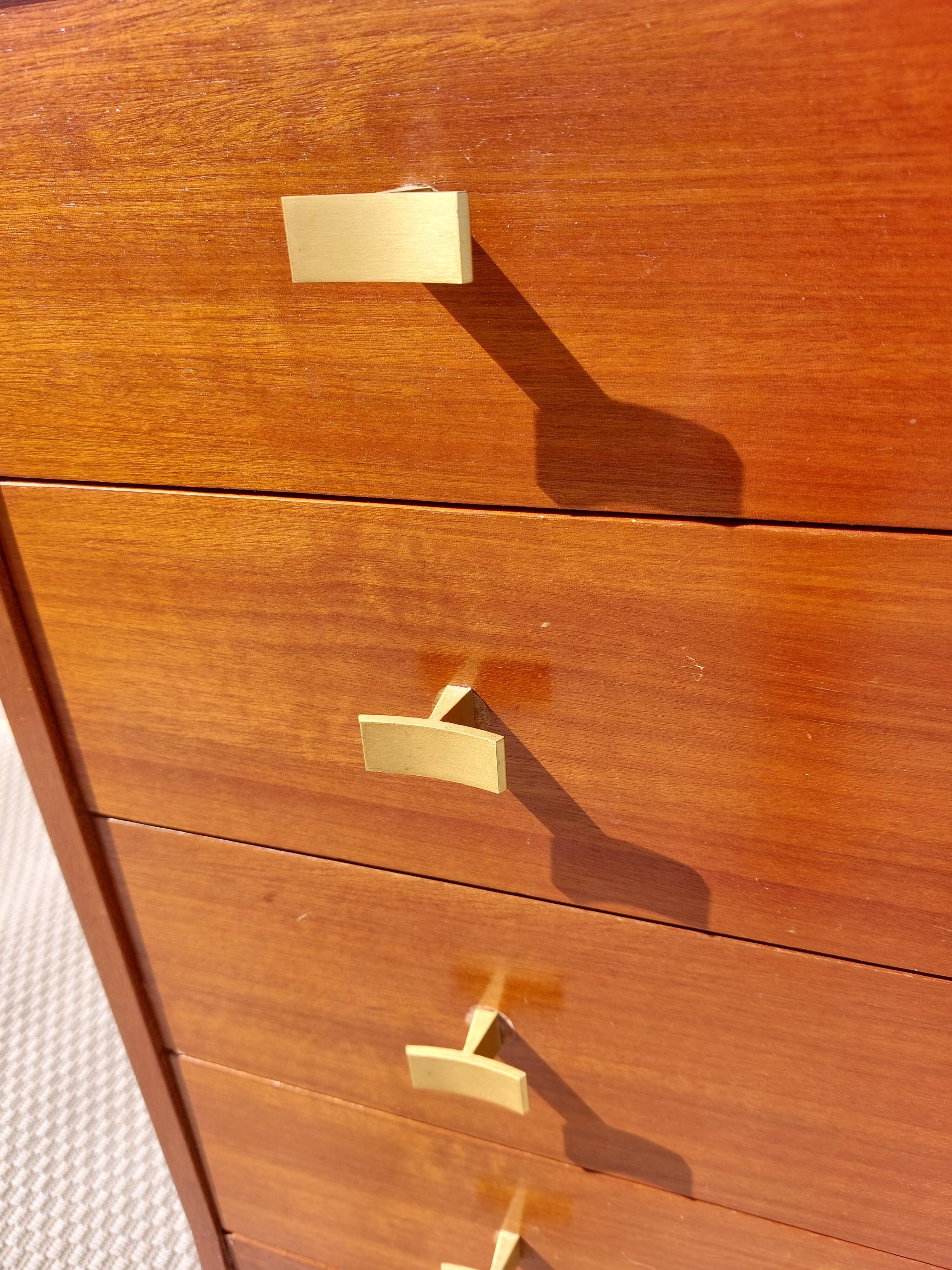 Scandinavian style commode