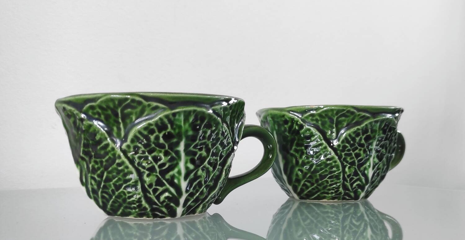 Paire de tasses en barbotine "Feuille de chou" - Caldas da Rainha