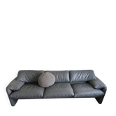 Cassina Maralunga sofa by Vico Magistretti