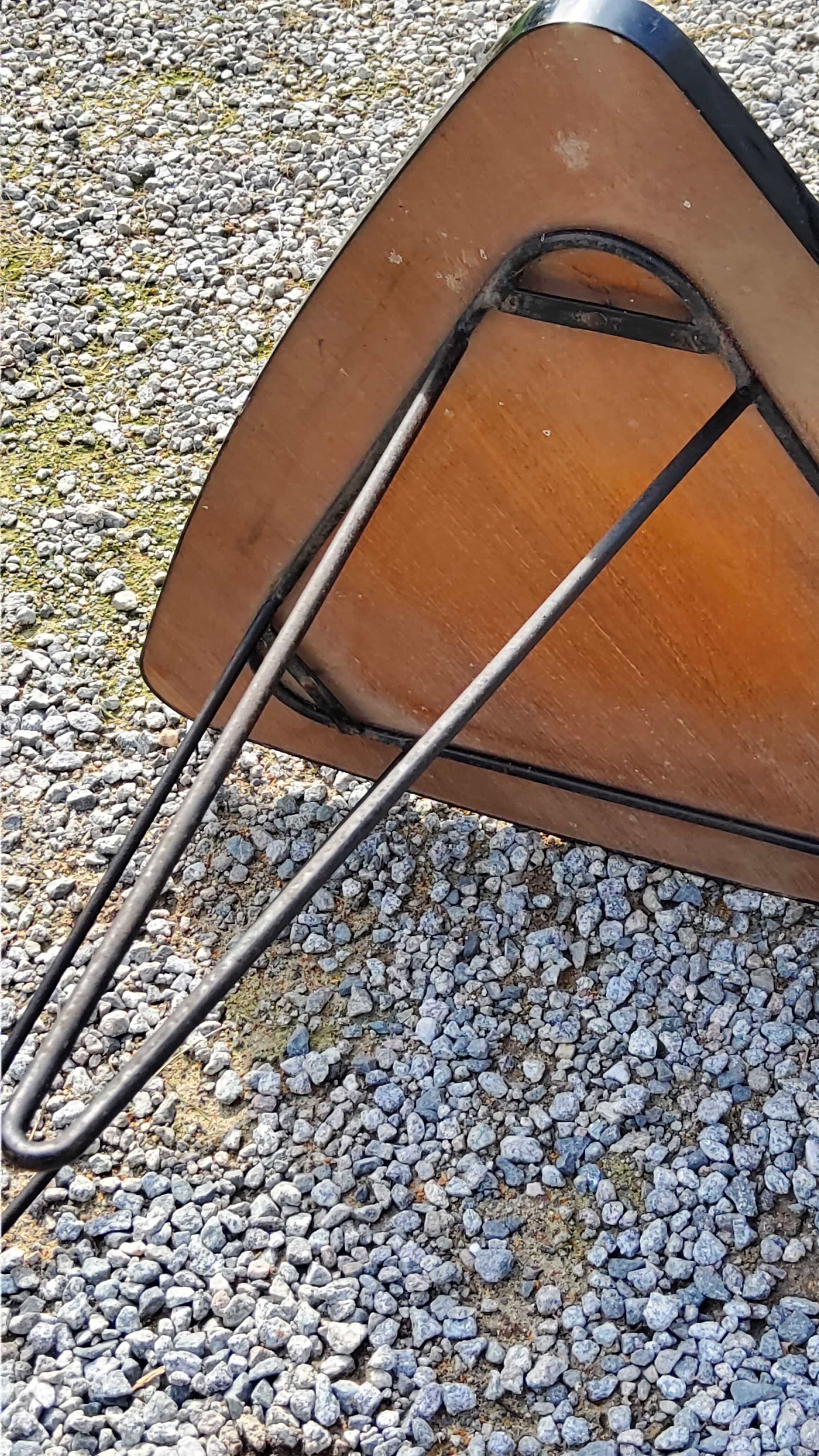 Triangle coffee table in golden blond oak base full iron of the 50s