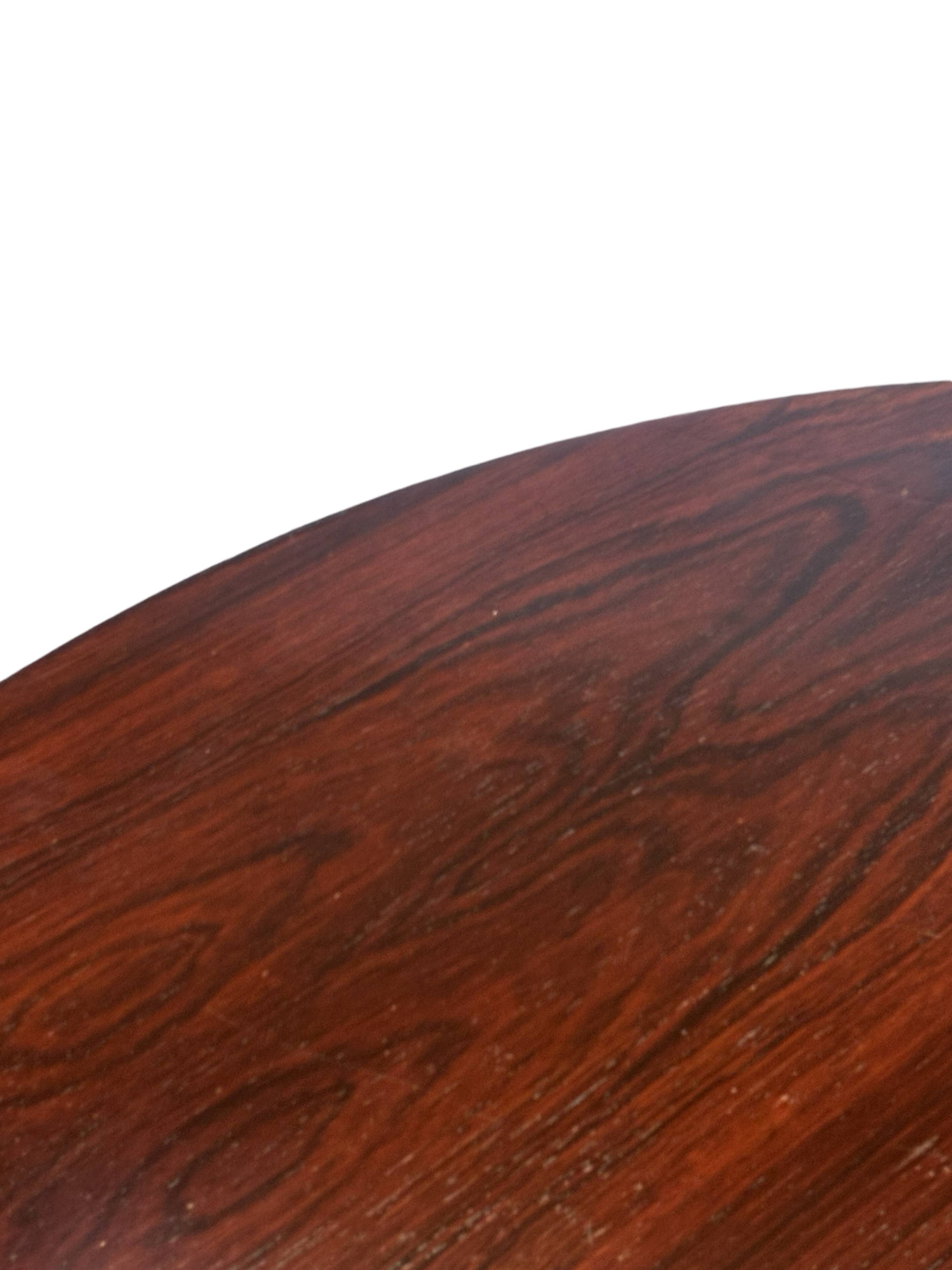 Vintage round coffee table in rosewood veneer, 60s design