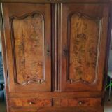 Armoire ancienne avec portes en loupe d'orme