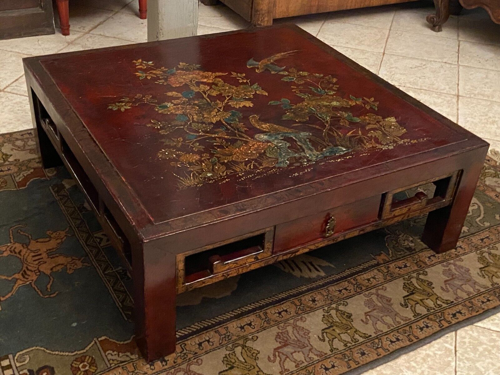 Square section coffee table with lacquered decoration Far East China Japan
