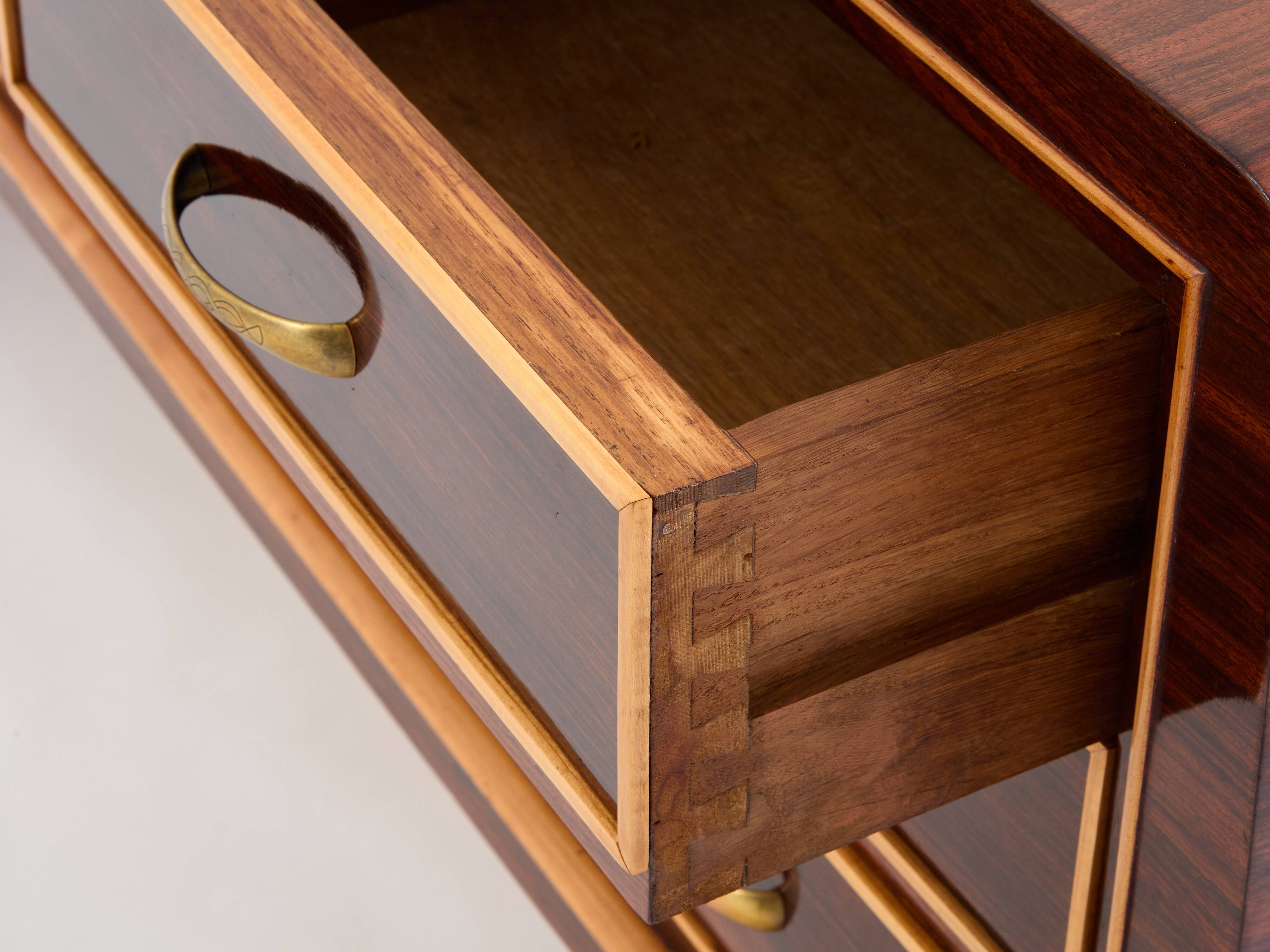 Commode de Paolo Buffa en palissandre sycomore et laiton vers 1940