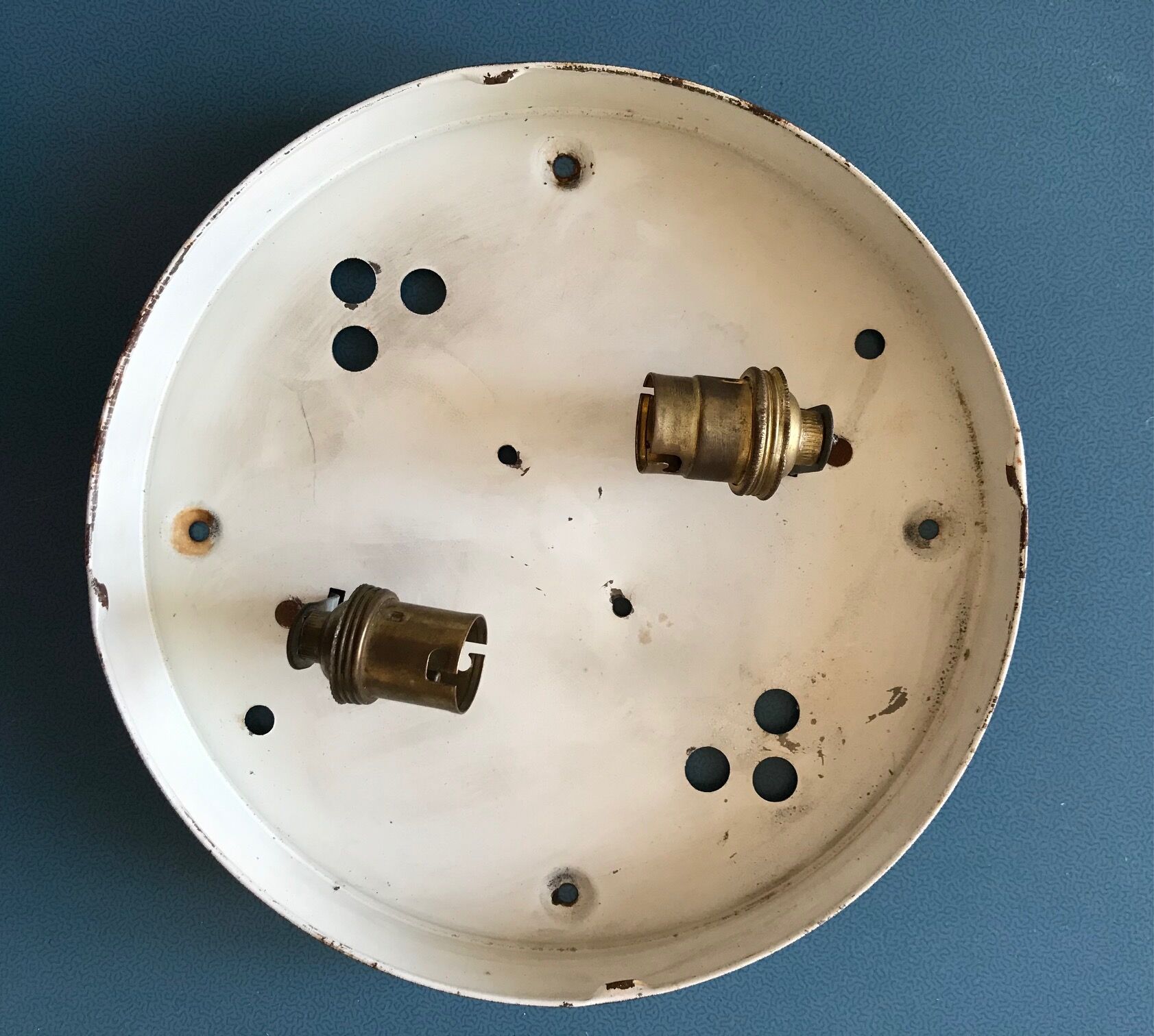 Round ceiling light in chiseled glass