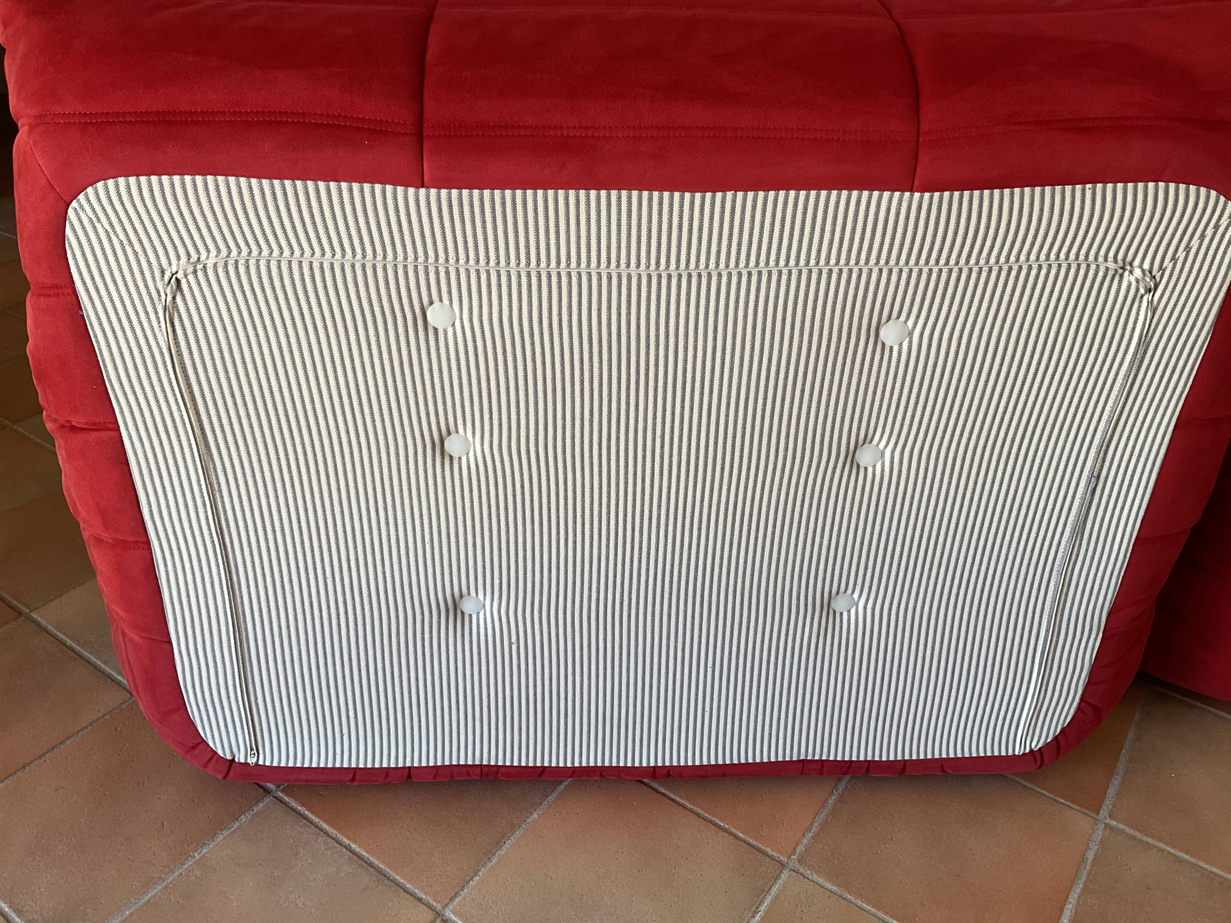 Togo 2-seater sofa in Goya red (red) by Ligne Roset