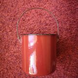 Pot/cover pot in burgundy enamelled metal, with handle - 1960s/1970s