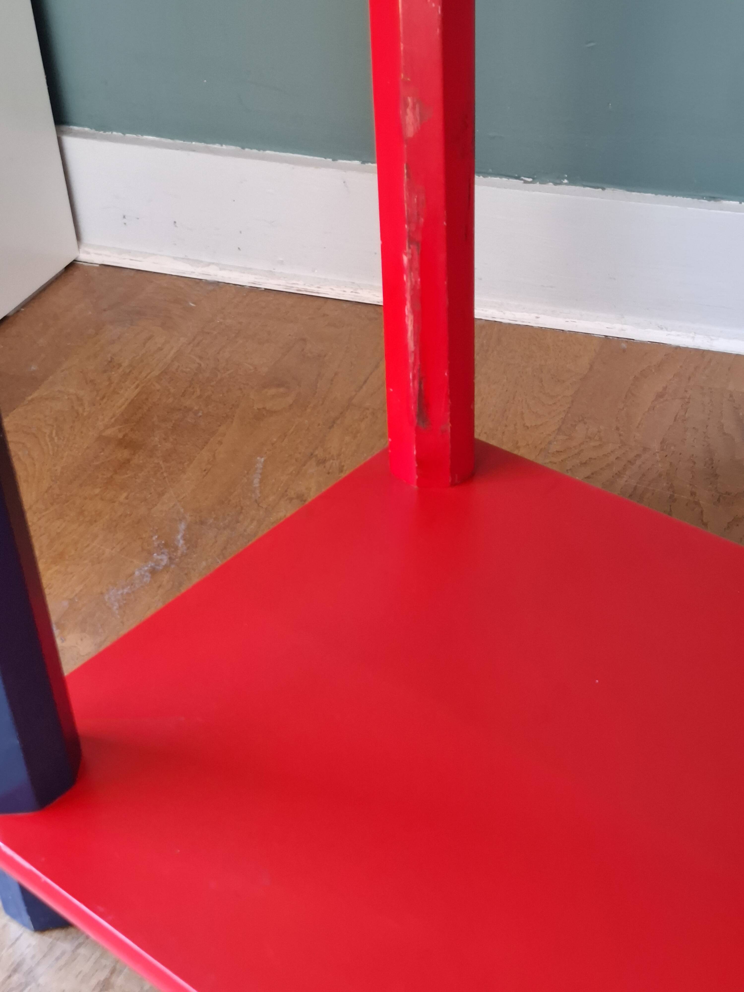 Etagère crayon style memphis
