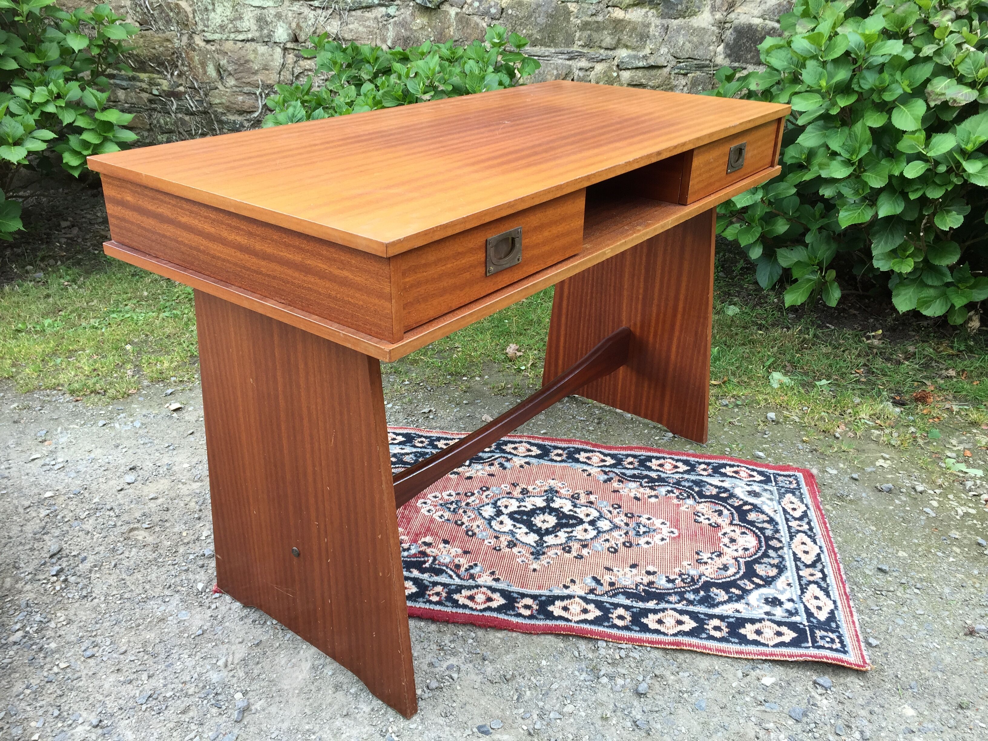 Bureau marine vintage en teck à 2 tiroirs