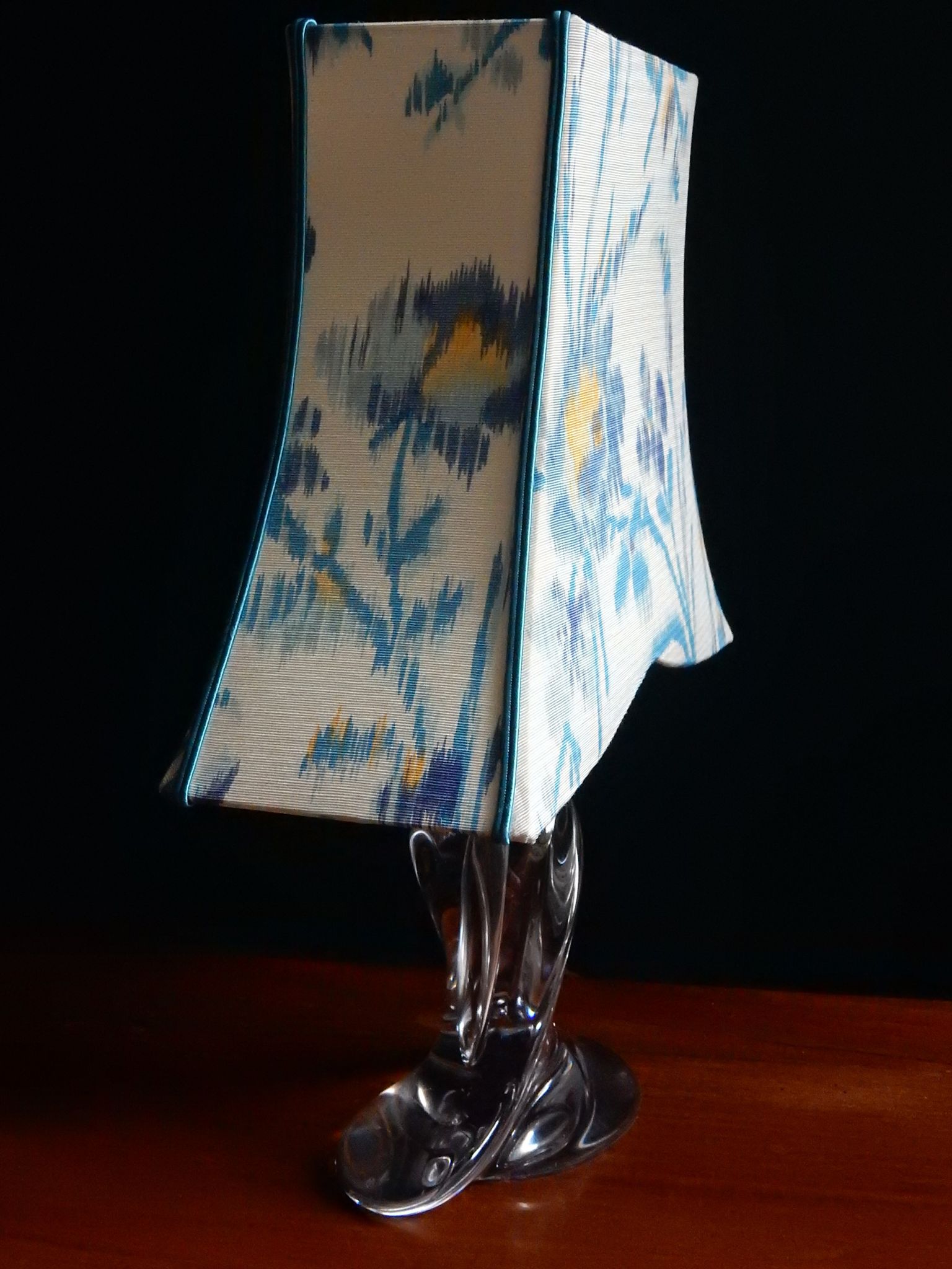 Table lamp Lampshade fabric Ikat and its crystal foot