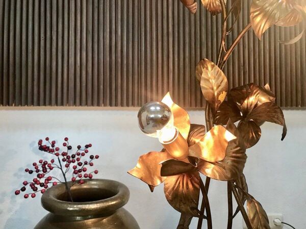 Lampe de table ou de sol en métal doré de style florentin par Hans Kögl, années 1960.