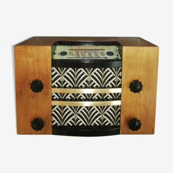 Revamped vintage radio