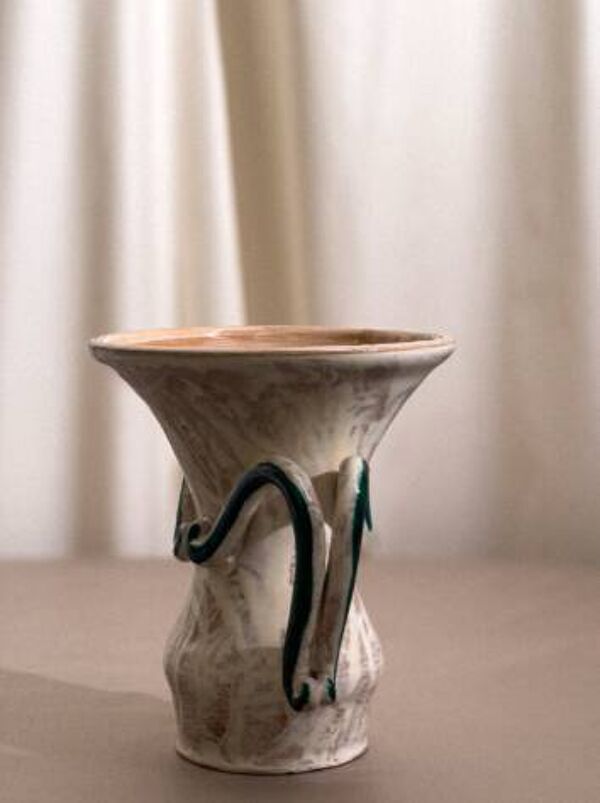Vase bicolore à anses en accolade par Jean Austruy