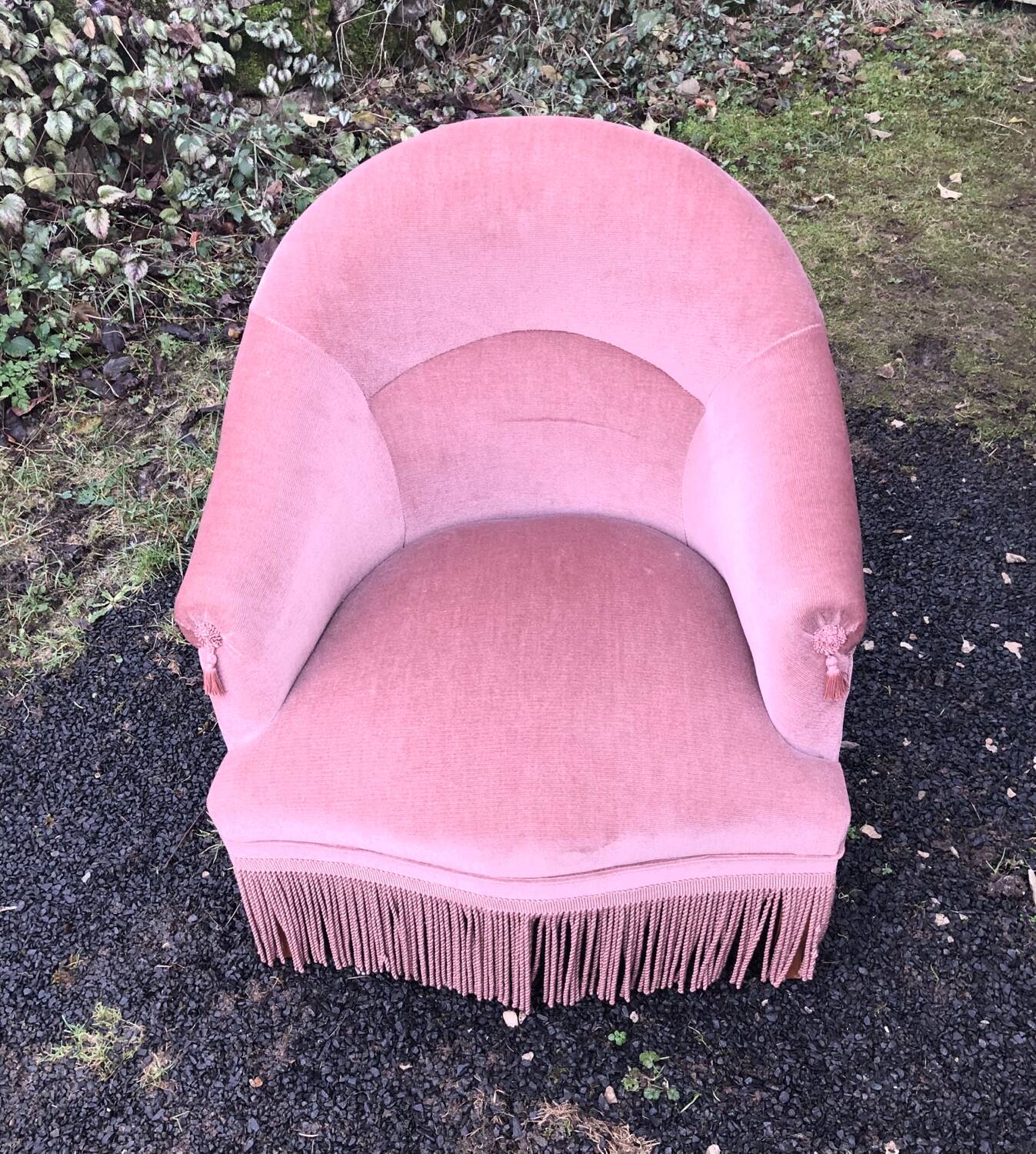 Pink toad armchair