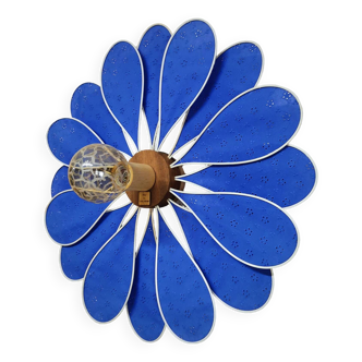 Applique murale fleur 16 pétales en rotin et broderie anglaise bleue