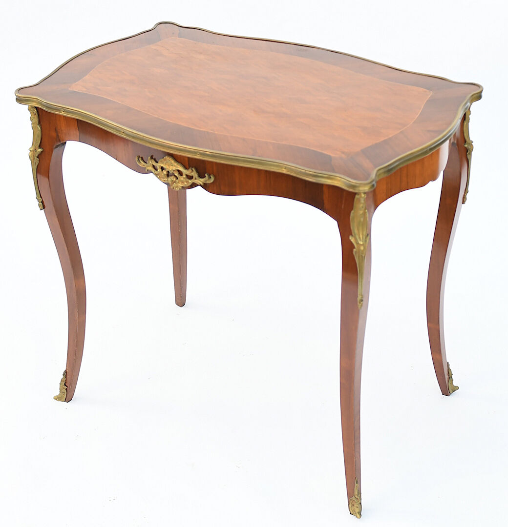 In-bookmarked living room table