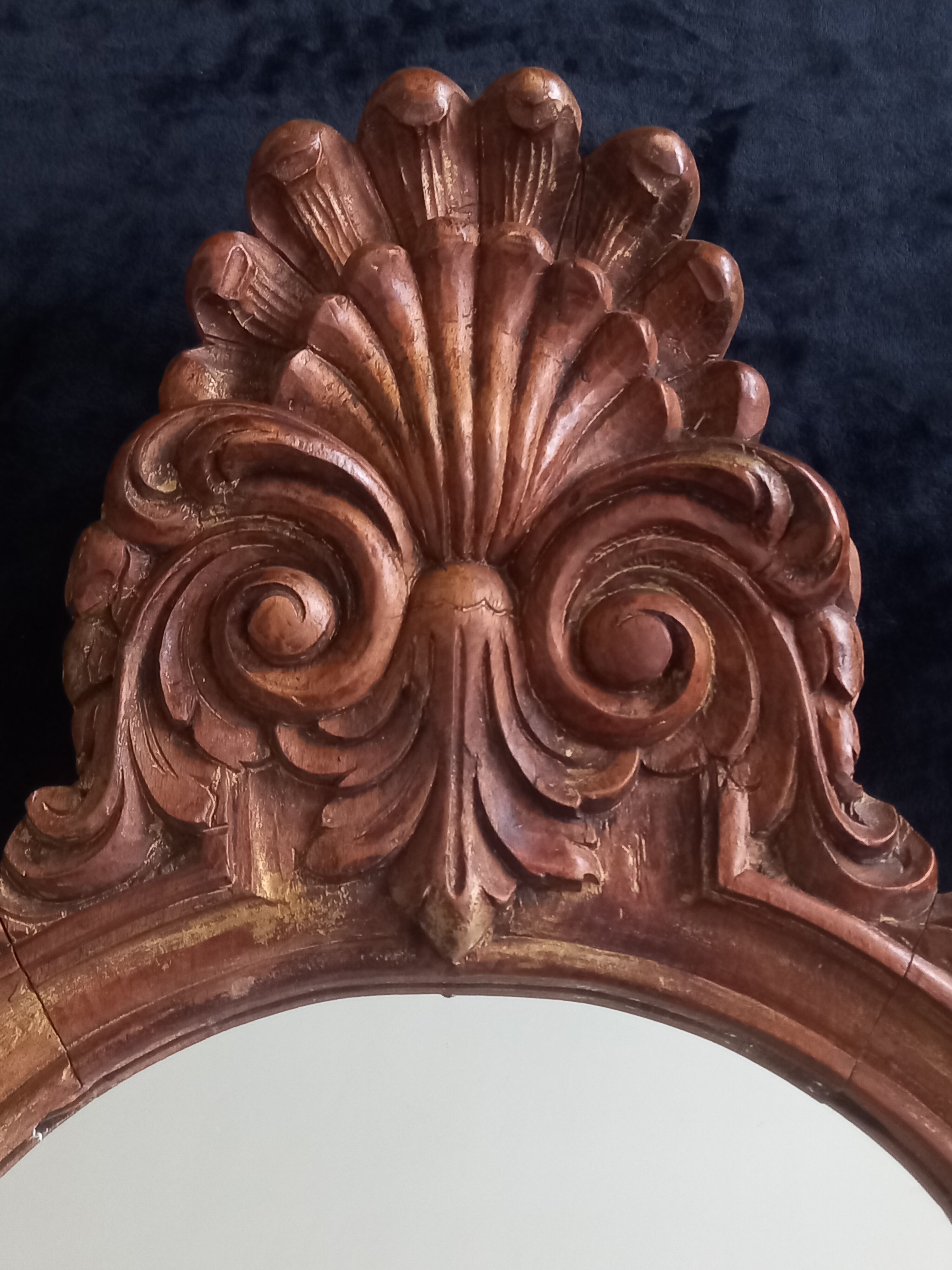 Mirror baroque style in carved walnut – late 19th