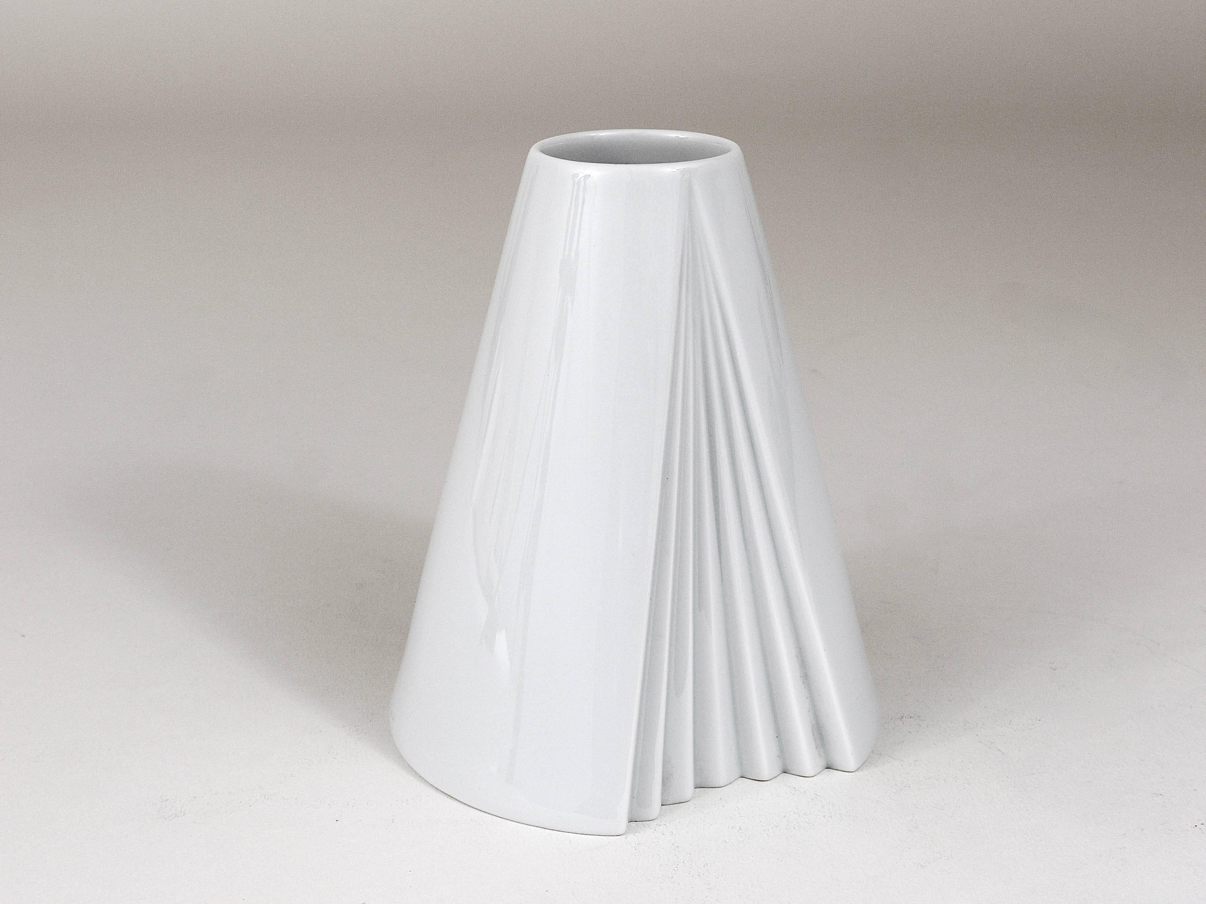 Geometric white porcelain vase Op Art Ambrogio Pozzi Rosenthal, Germany, 1980s