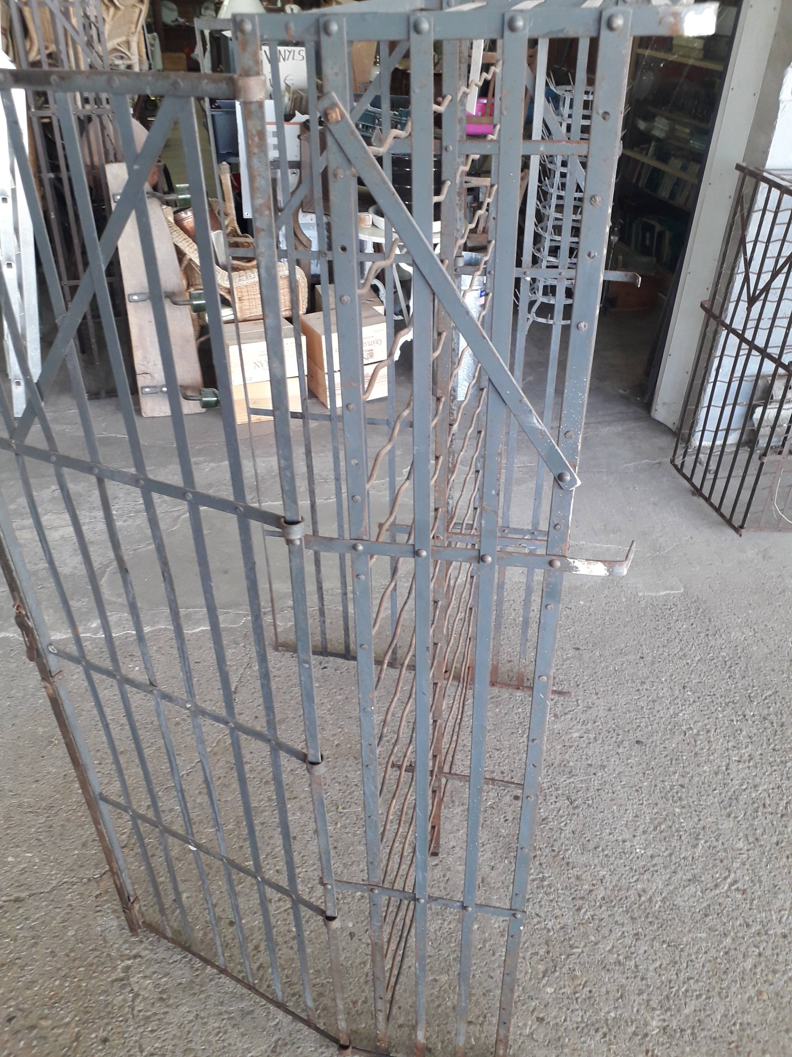 bottle holder / wine cage / wine rack