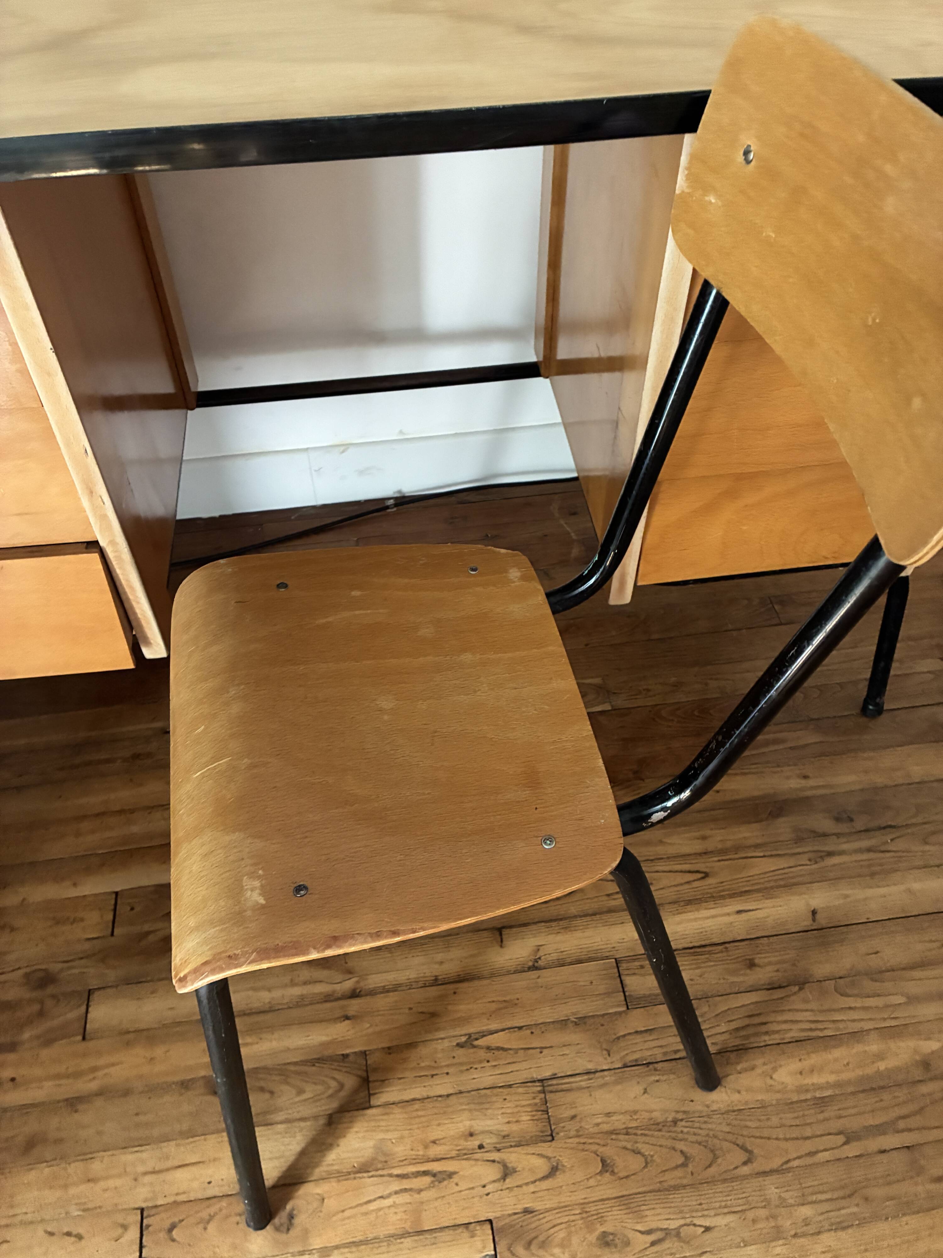 Bureau vintage et sa chaise