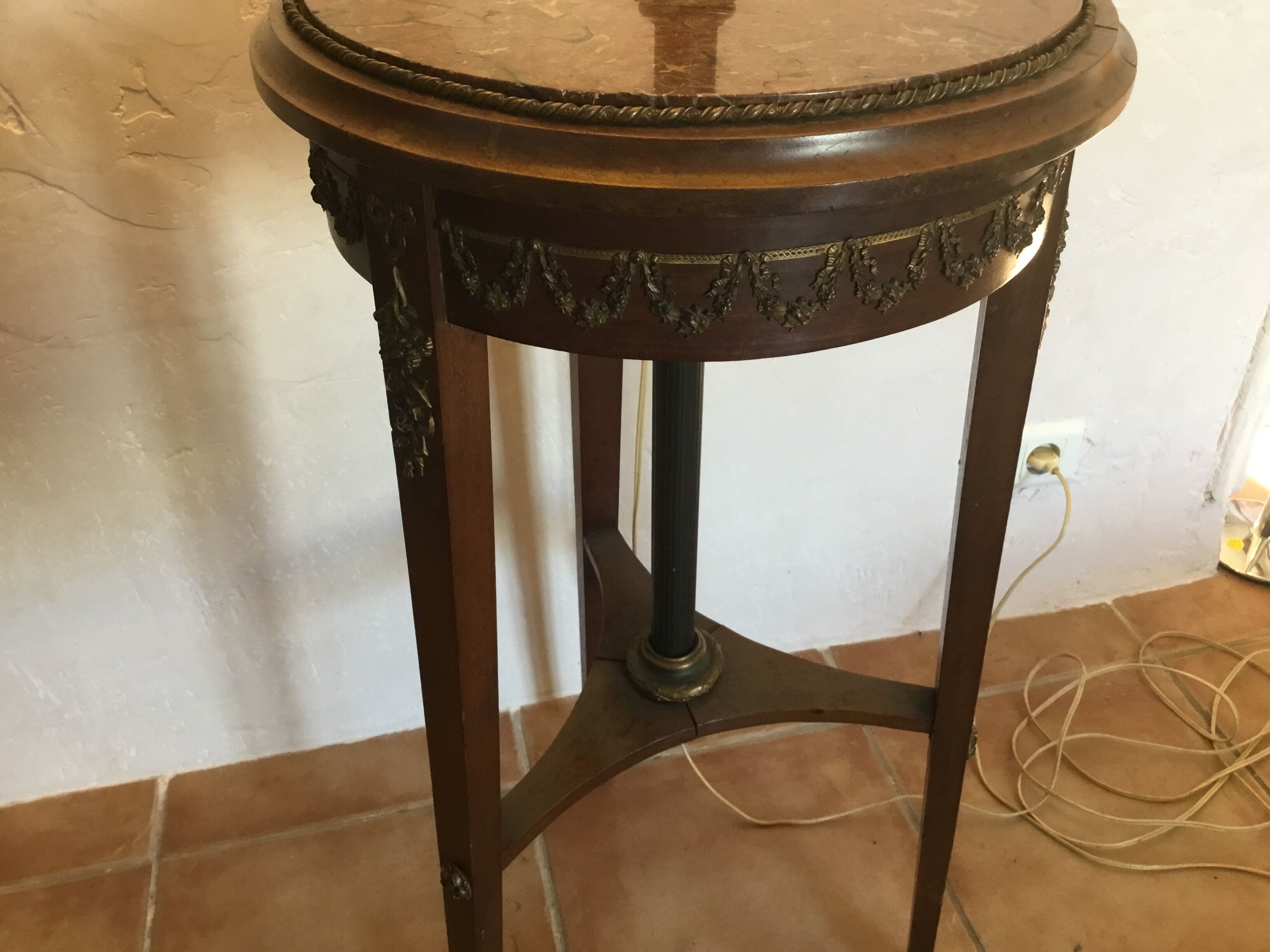 Healing-Lampadaire Side table decoration in bronze head and feet of goats