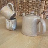Stoneware teapot and cups