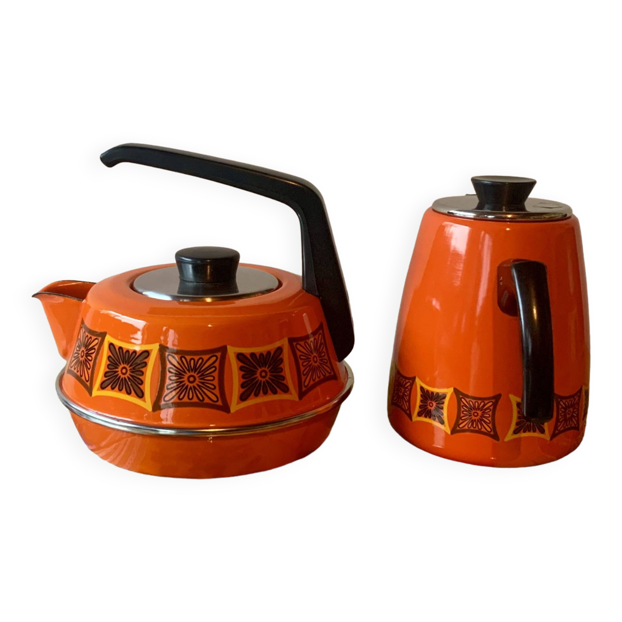 Bouilloire et cafetière vintage en métal émaillé et bakélite