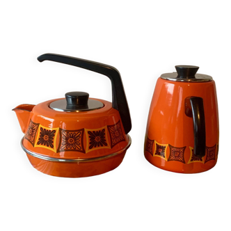 Bouilloire et cafetière vintage en métal émaillé et bakélite