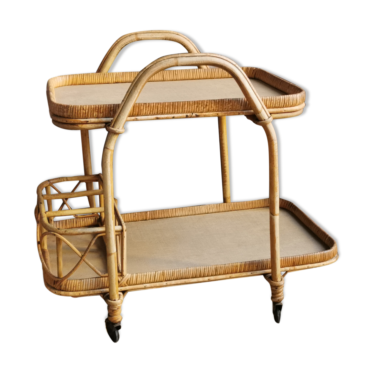 Vintage dessert in rattan