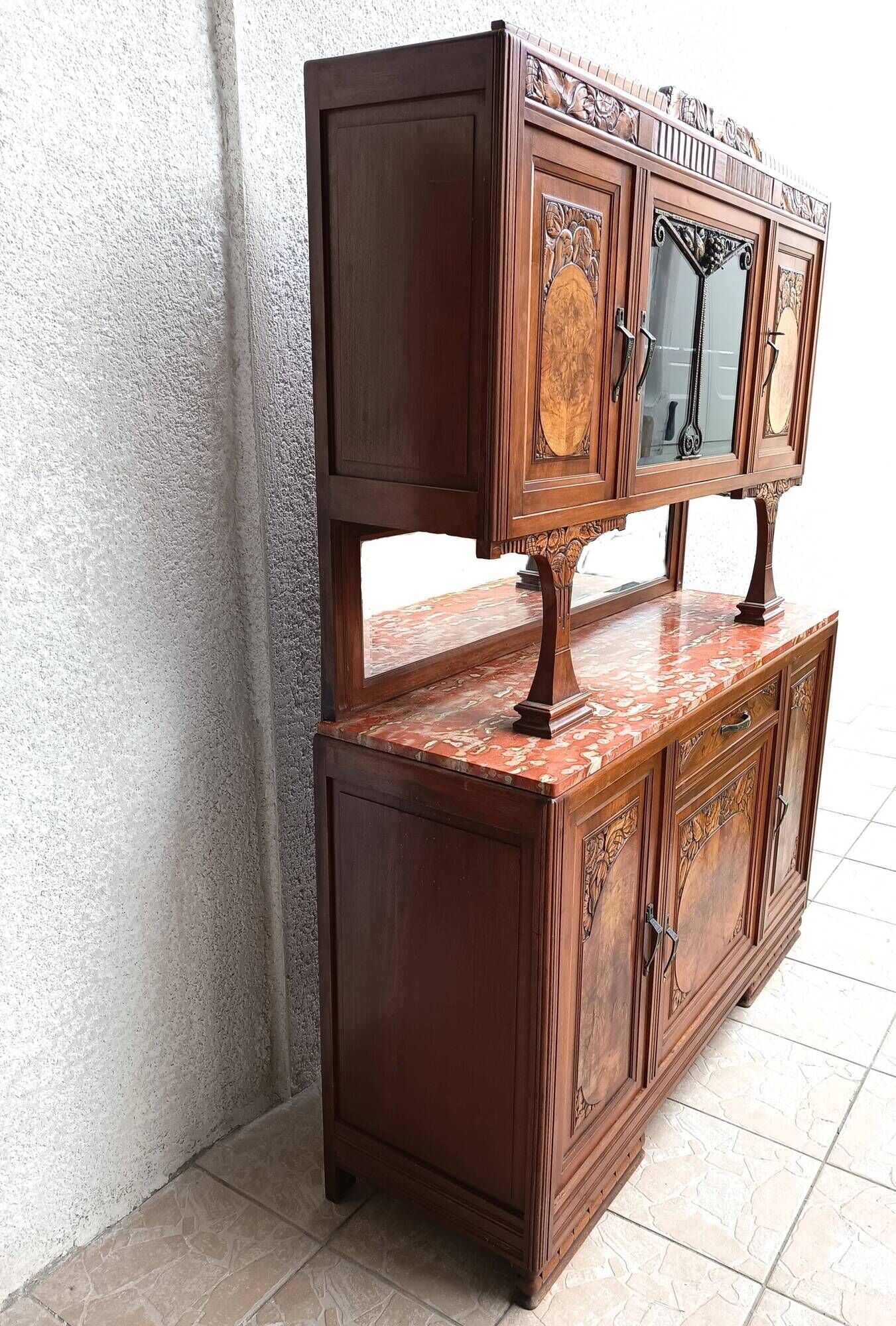 Buffet vaisselier époque Art Déco en ronce de noyer