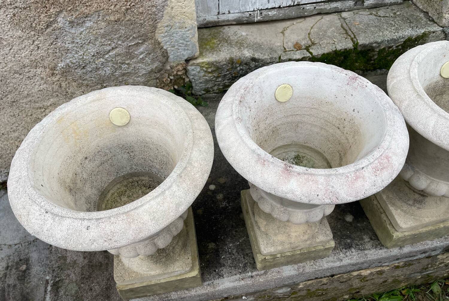 4 Médicis vases in concrete and 4 bases