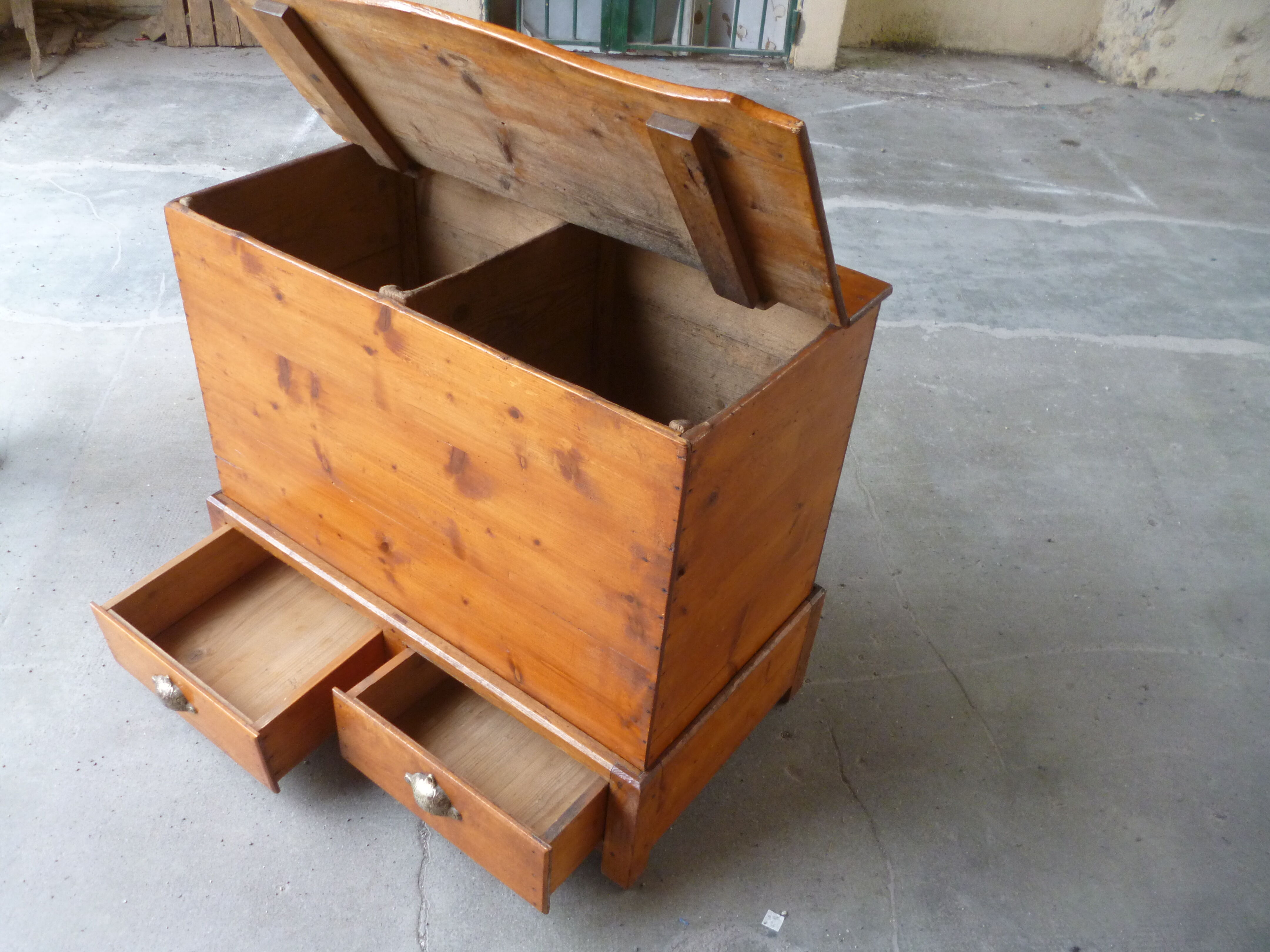 Wood chest