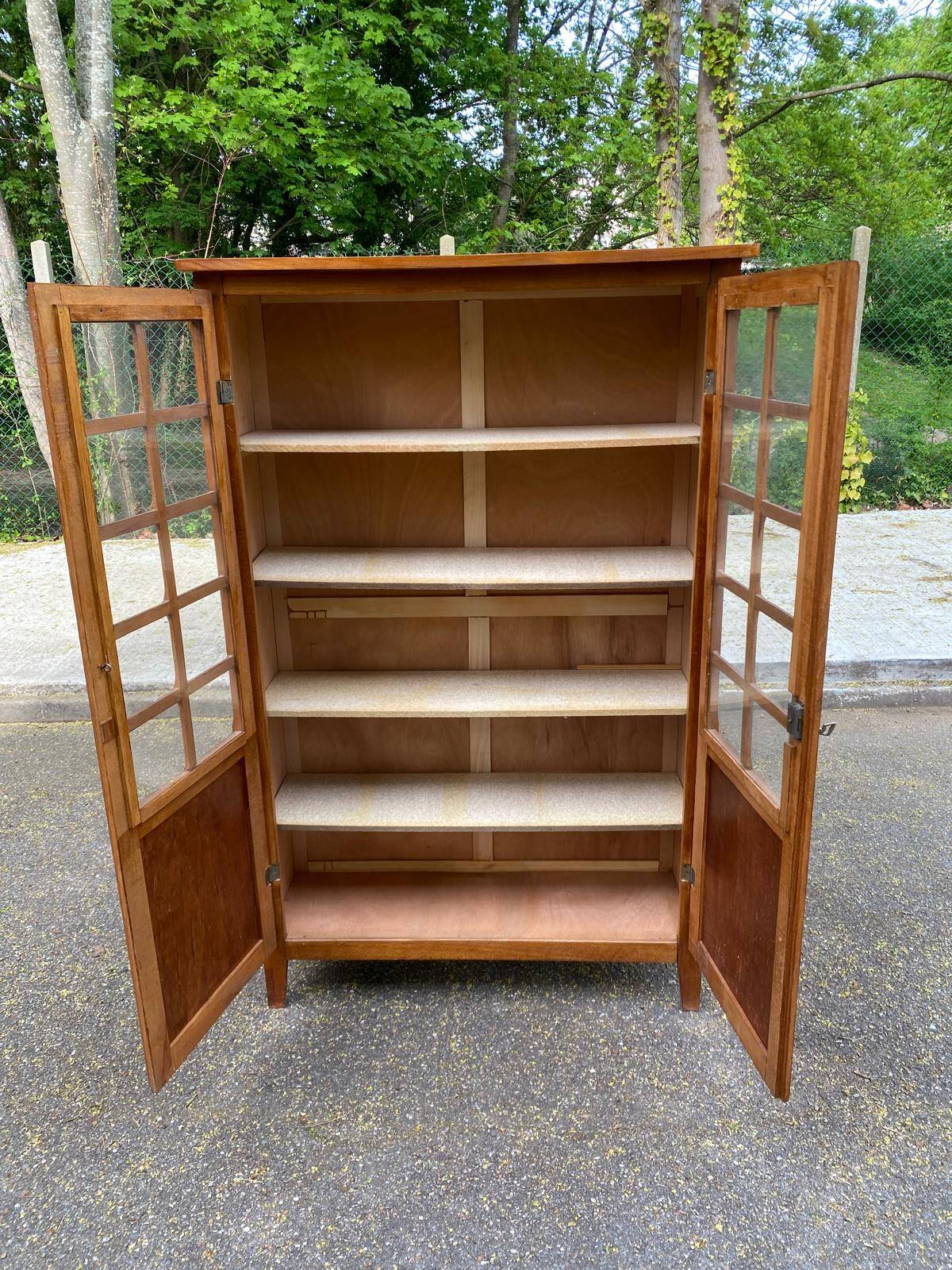 Vitrine parisienne en bois des années 50